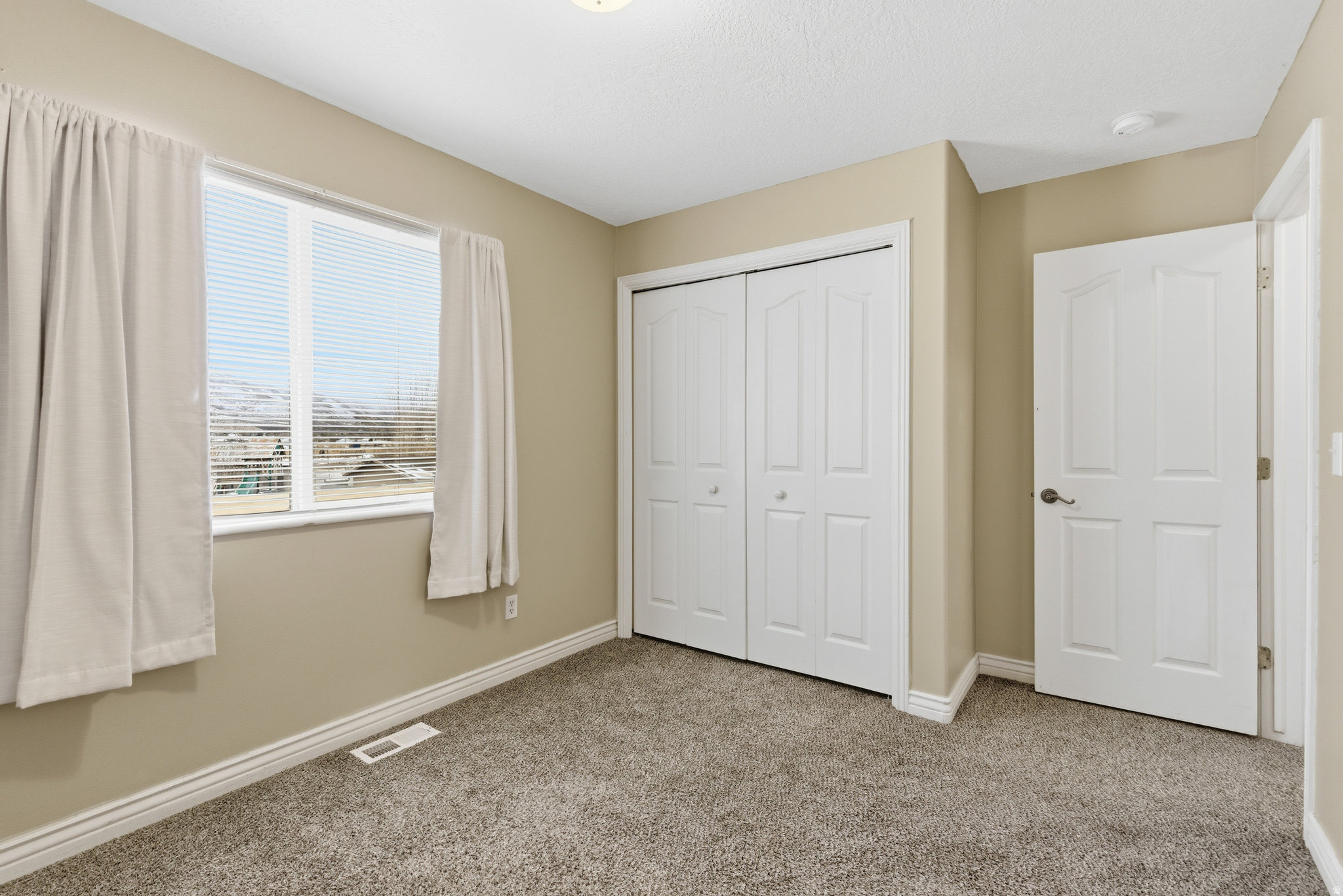 609 W SADDLEBROOK DR