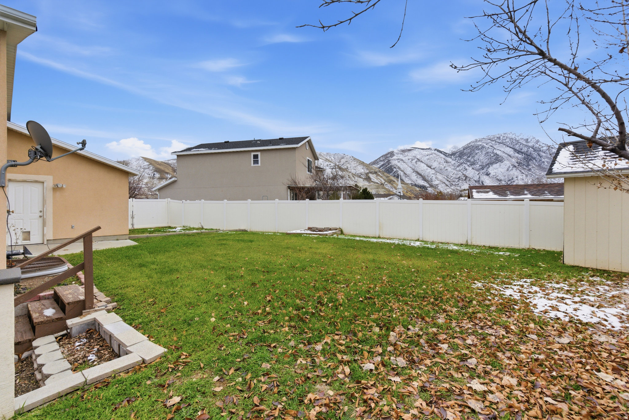 609 W SADDLEBROOK DR