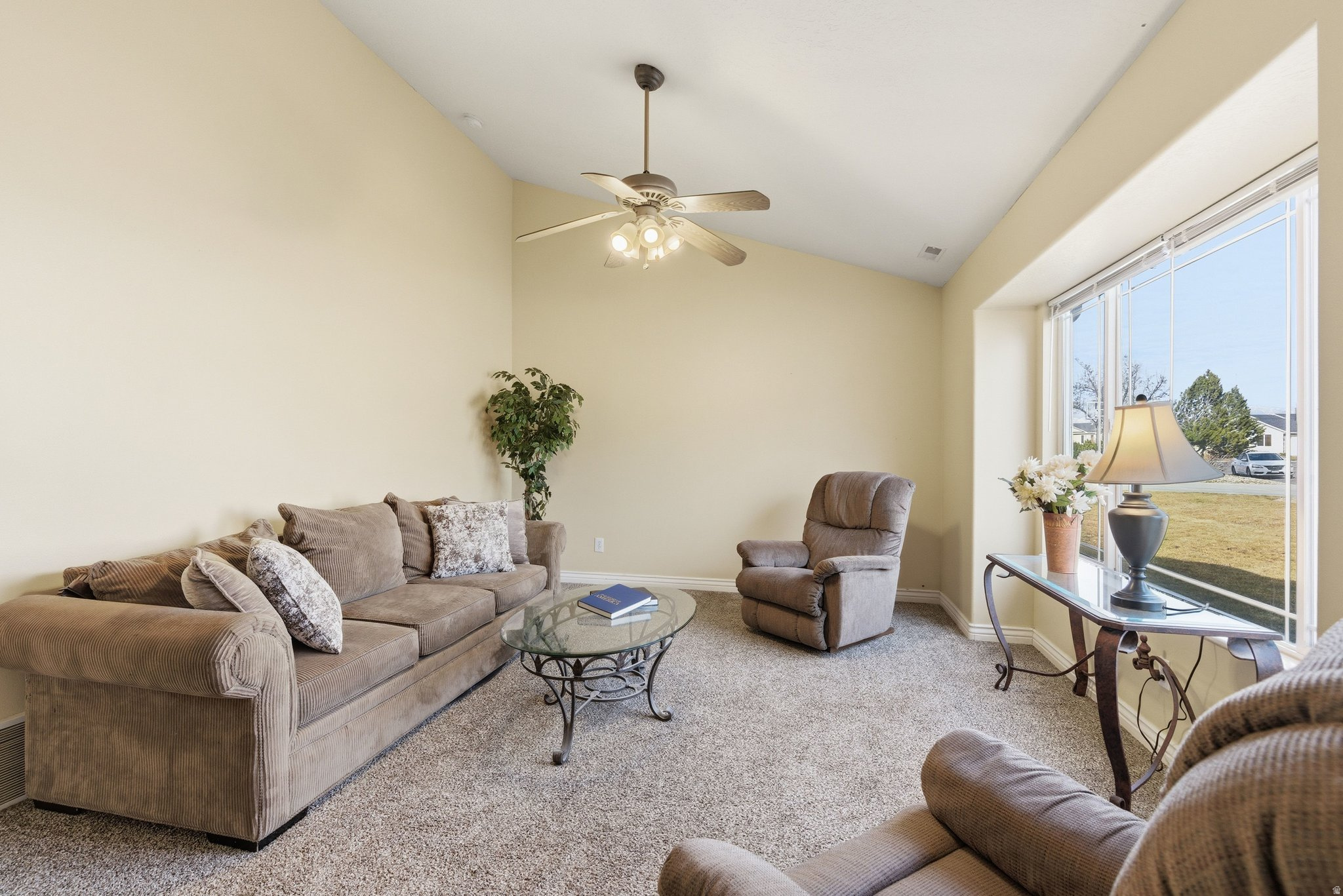 609 W SADDLEBROOK DR