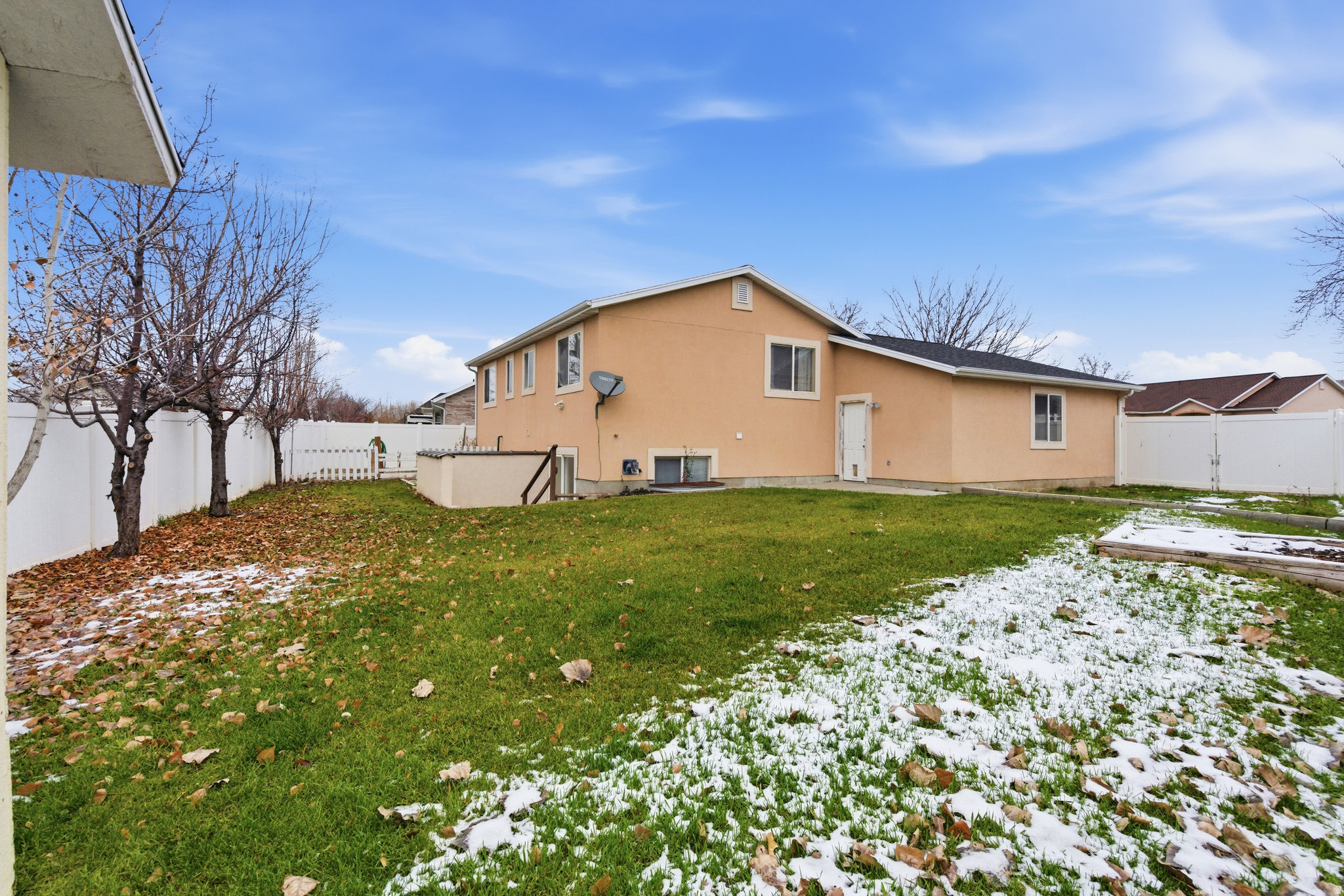 609 W SADDLEBROOK DR
