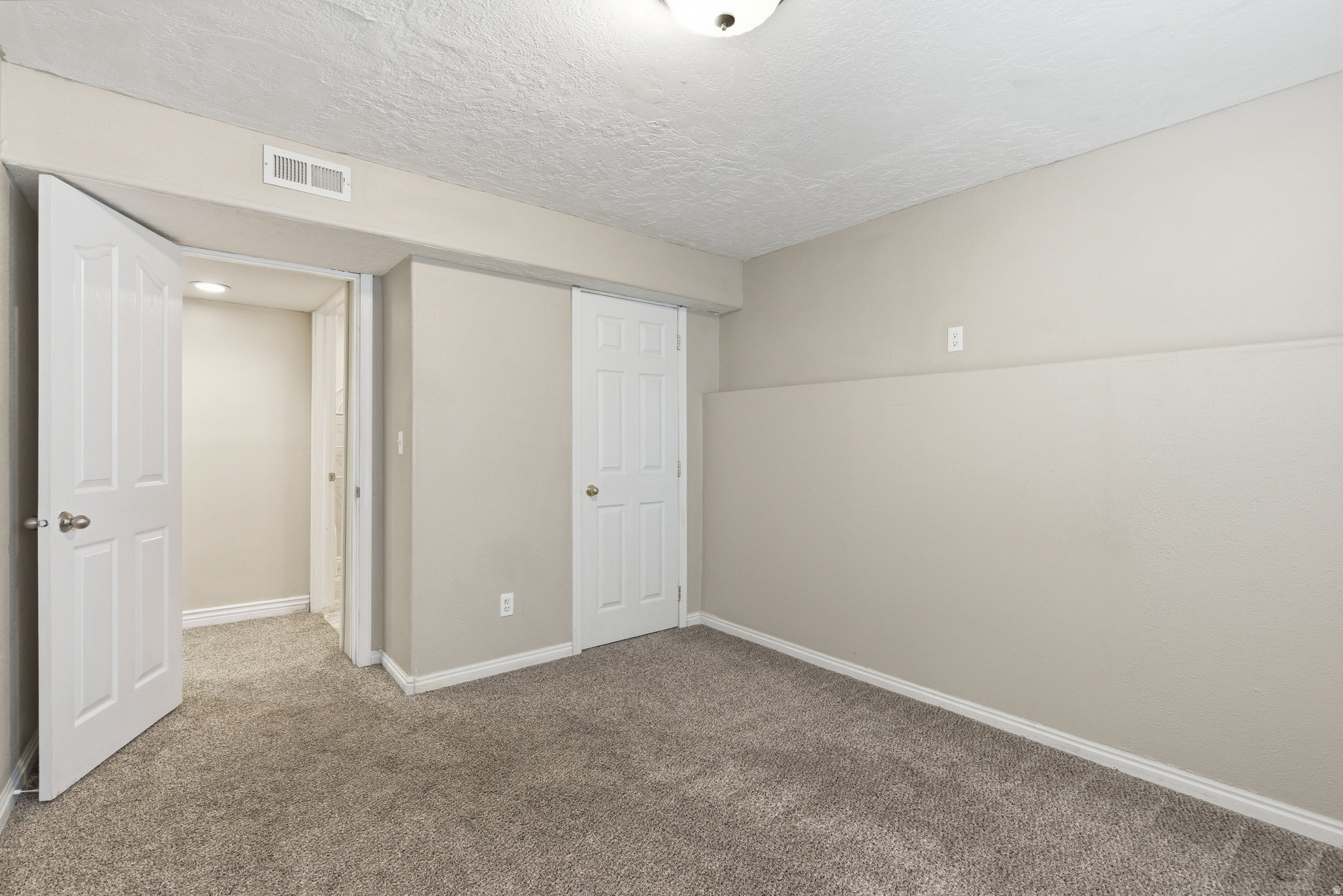 609 W SADDLEBROOK DR