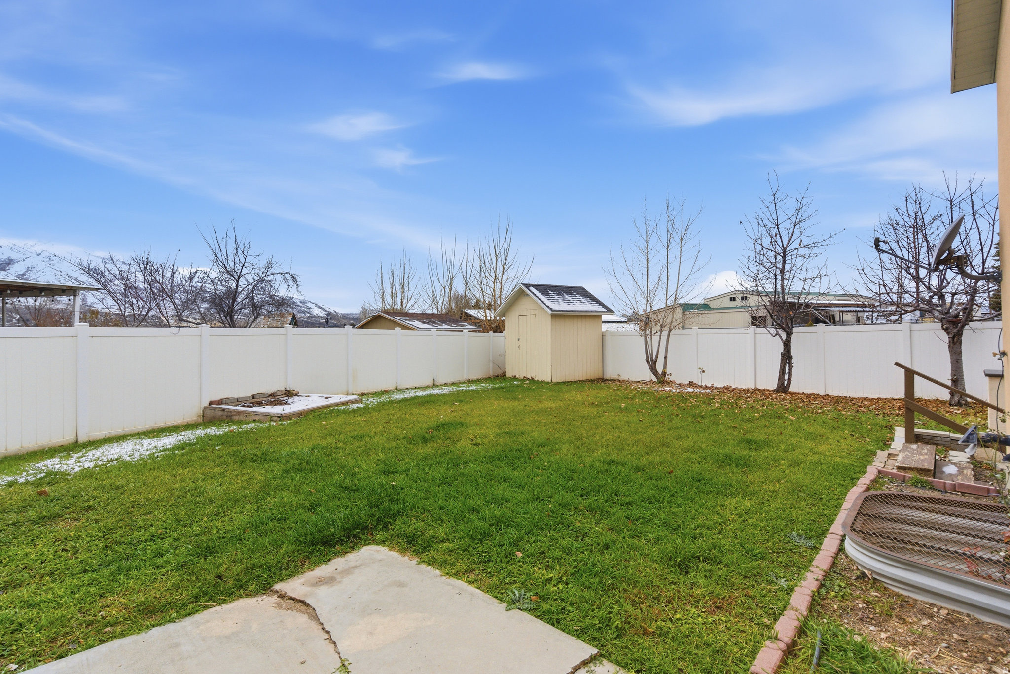 609 W SADDLEBROOK DR