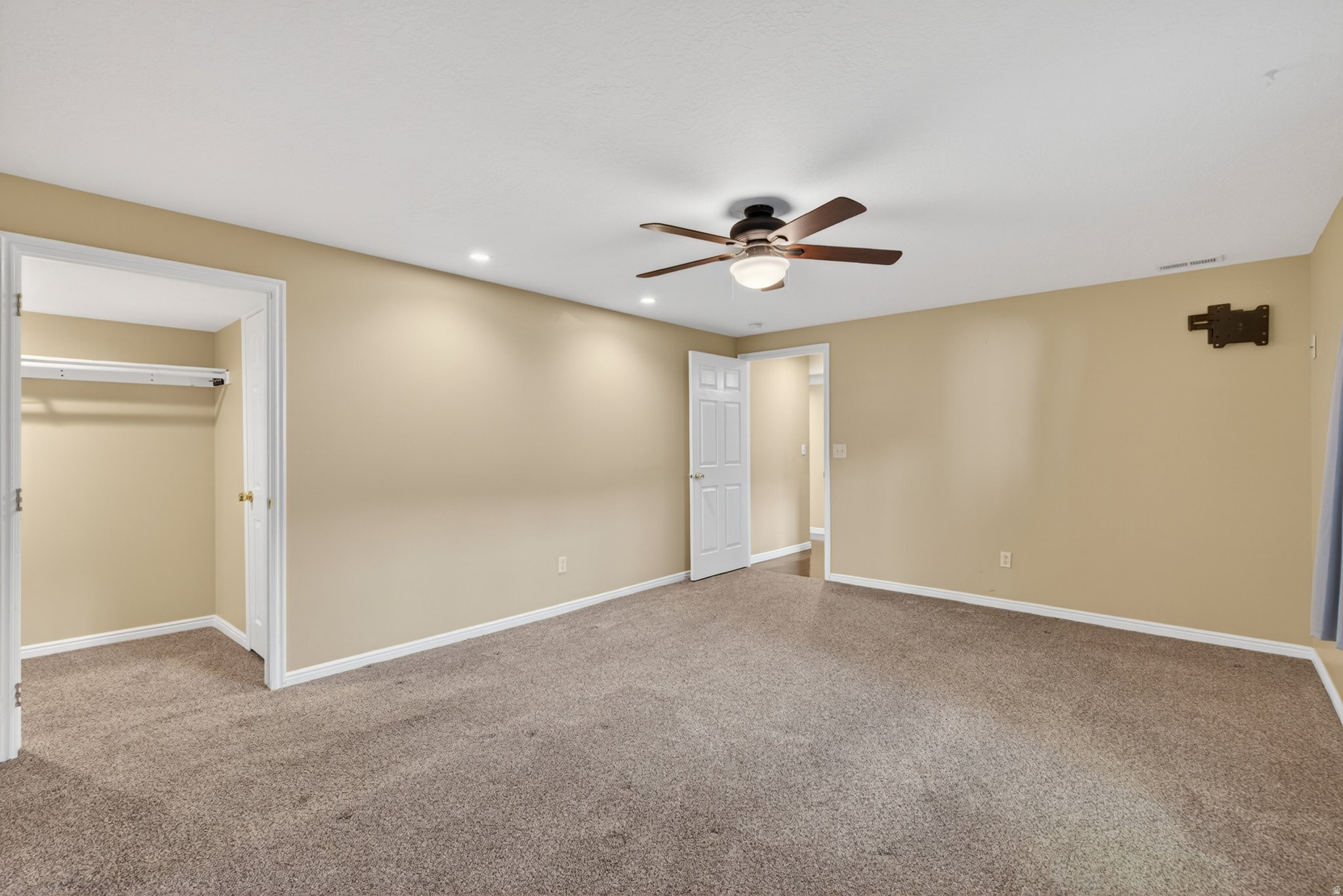 90 W COTTAGE AVE