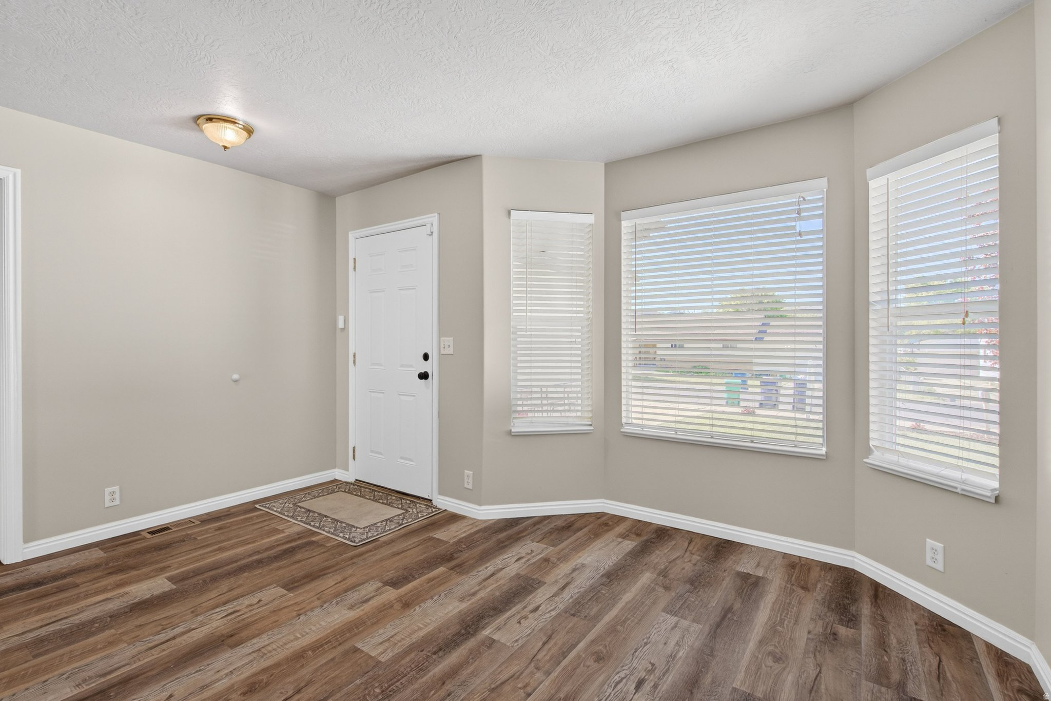 90 W COTTAGE AVE