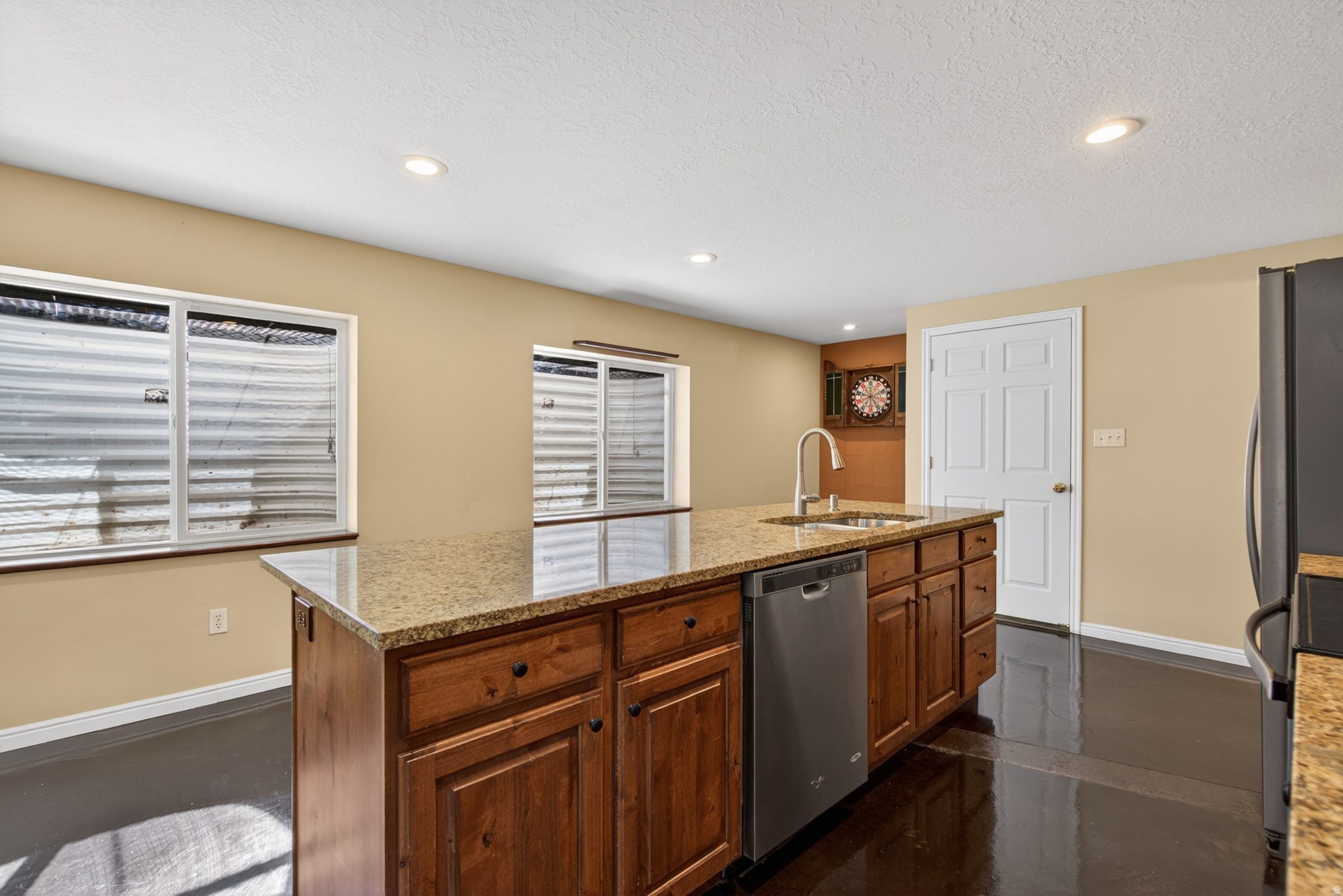 90 W COTTAGE AVE