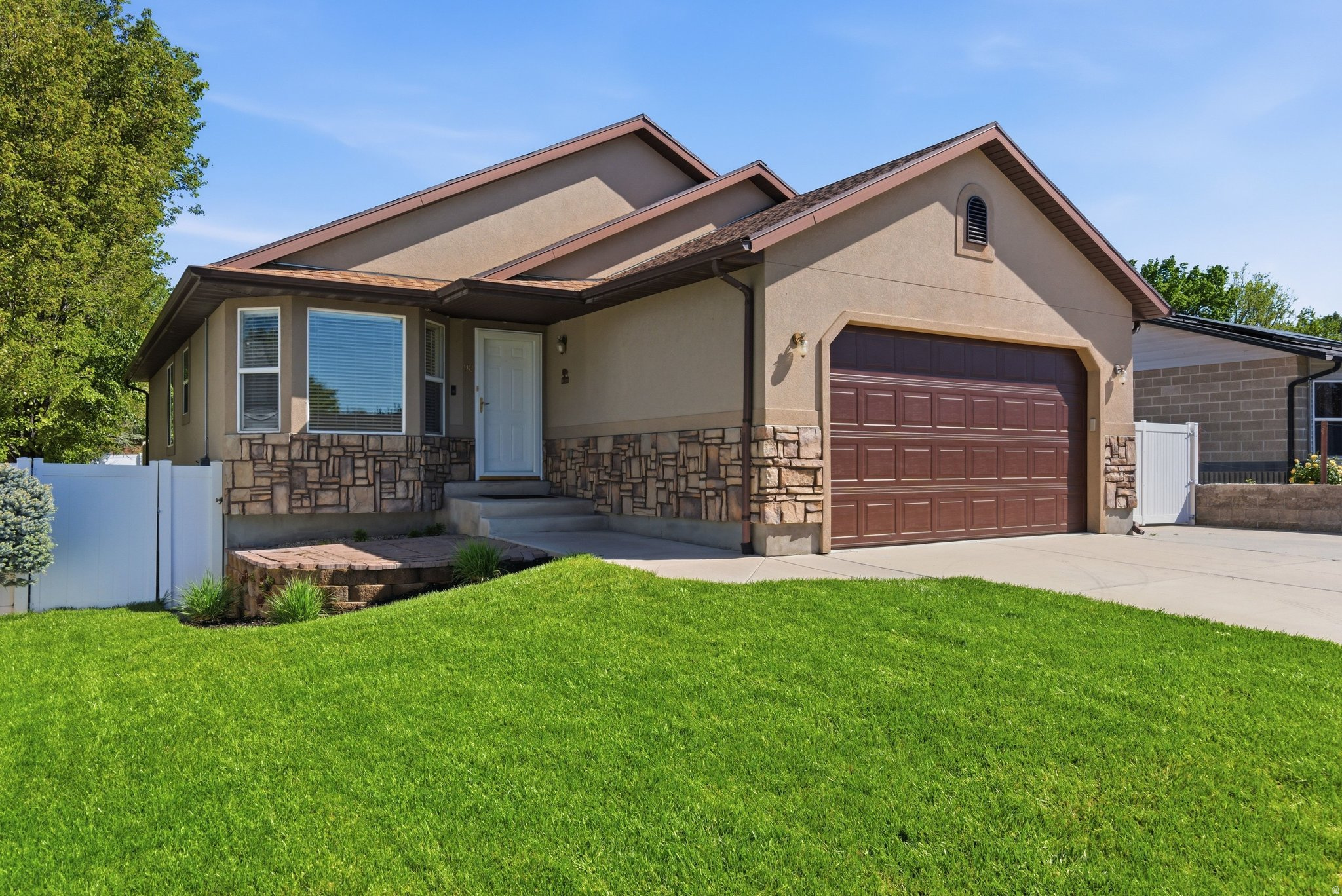 90 W COTTAGE AVE