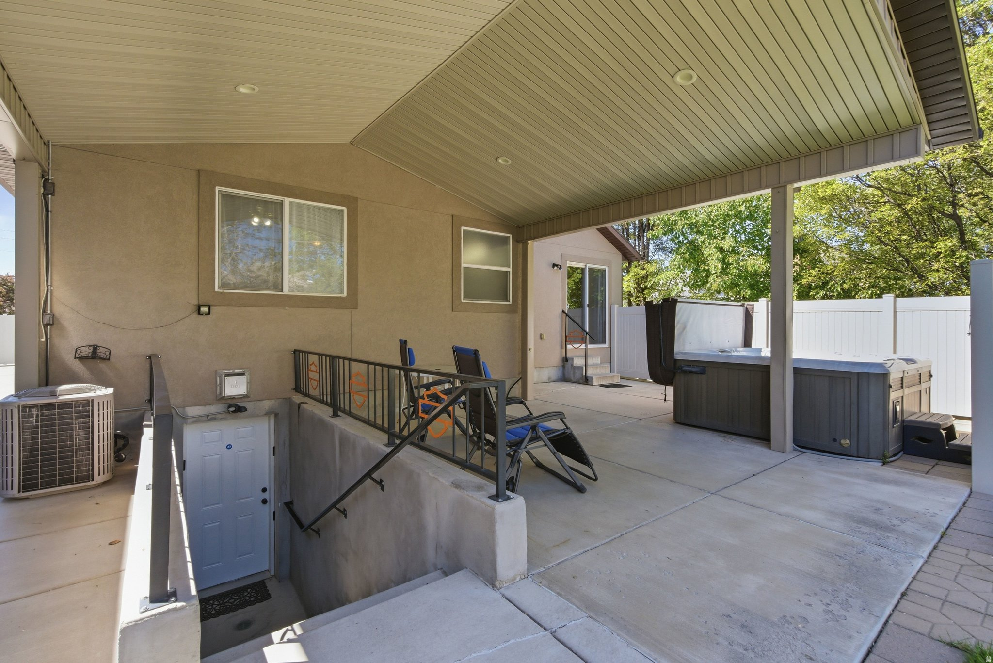 90 W COTTAGE AVE