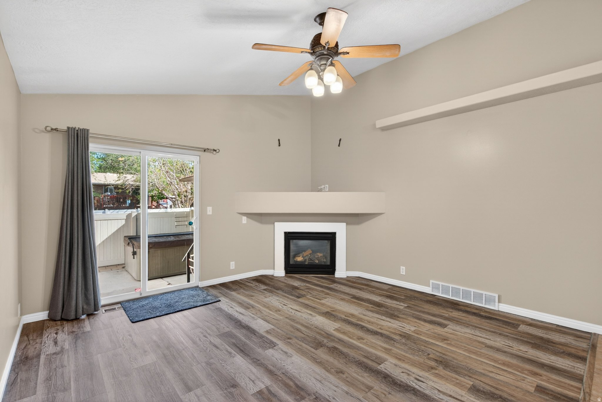 90 W COTTAGE AVE