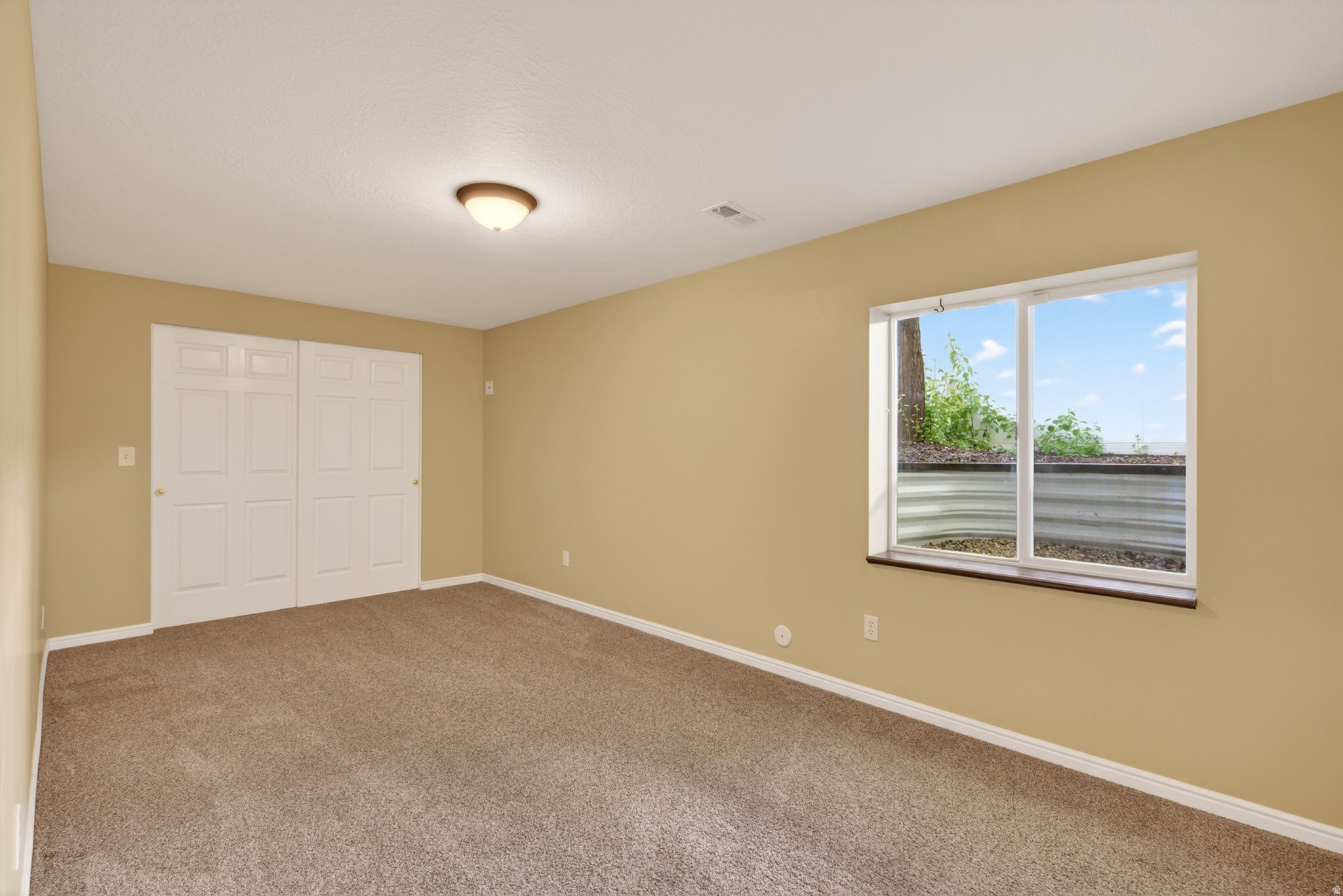 90 W COTTAGE AVE
