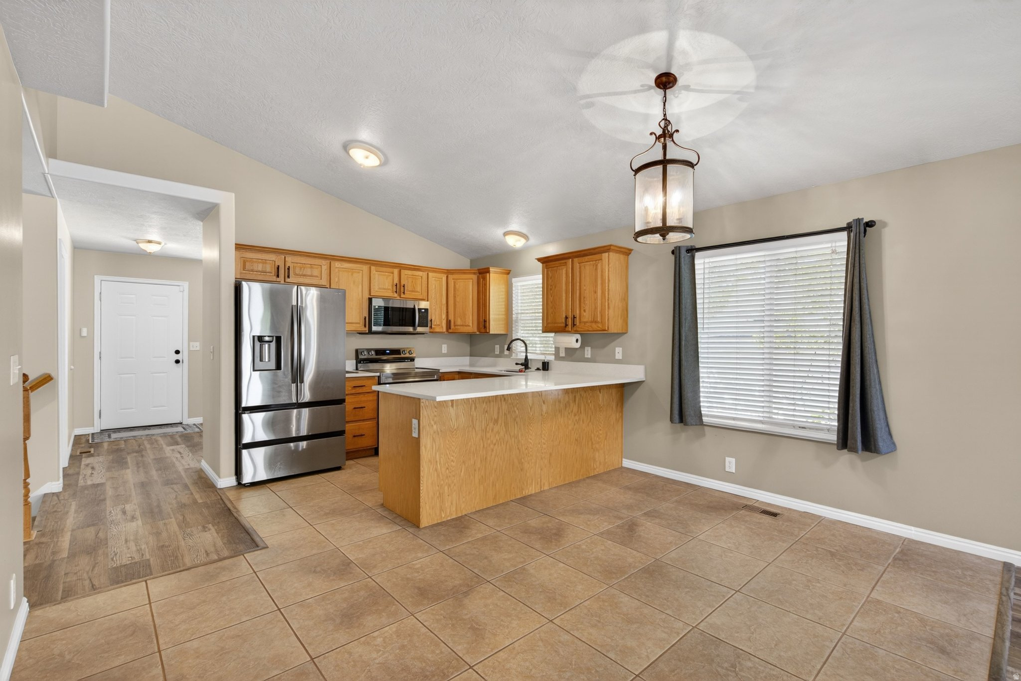 90 W COTTAGE AVE
