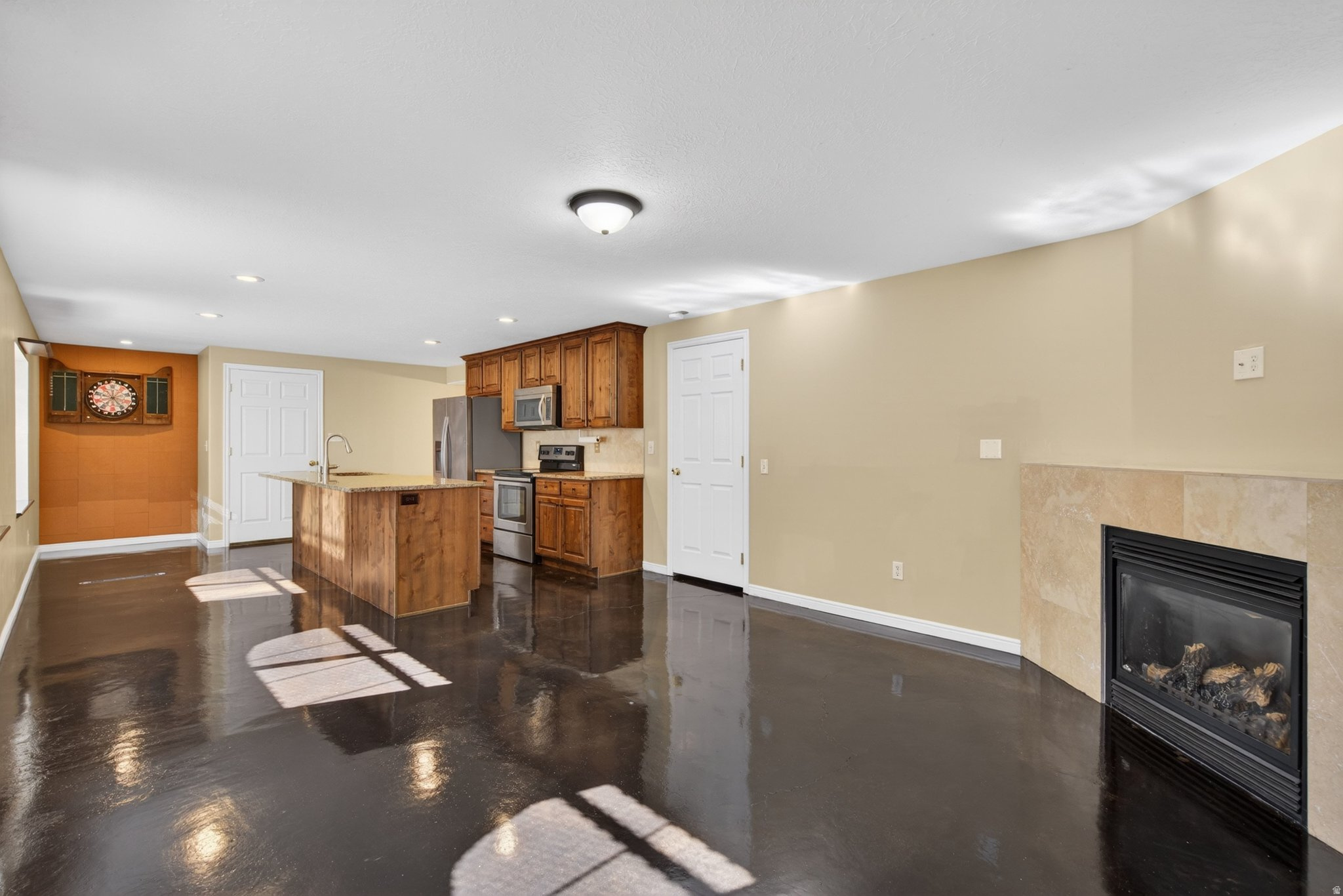 90 W COTTAGE AVE