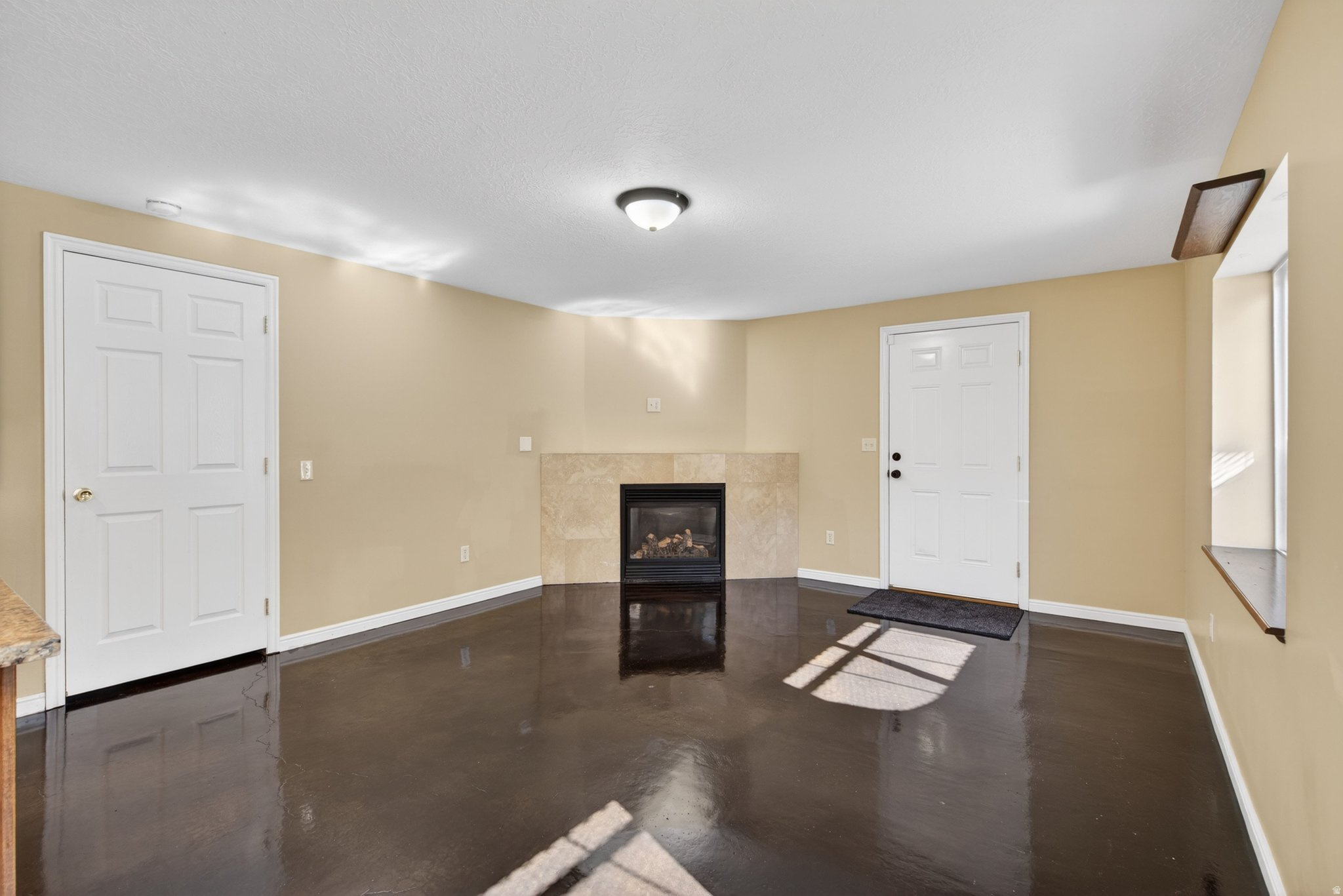 90 W COTTAGE AVE