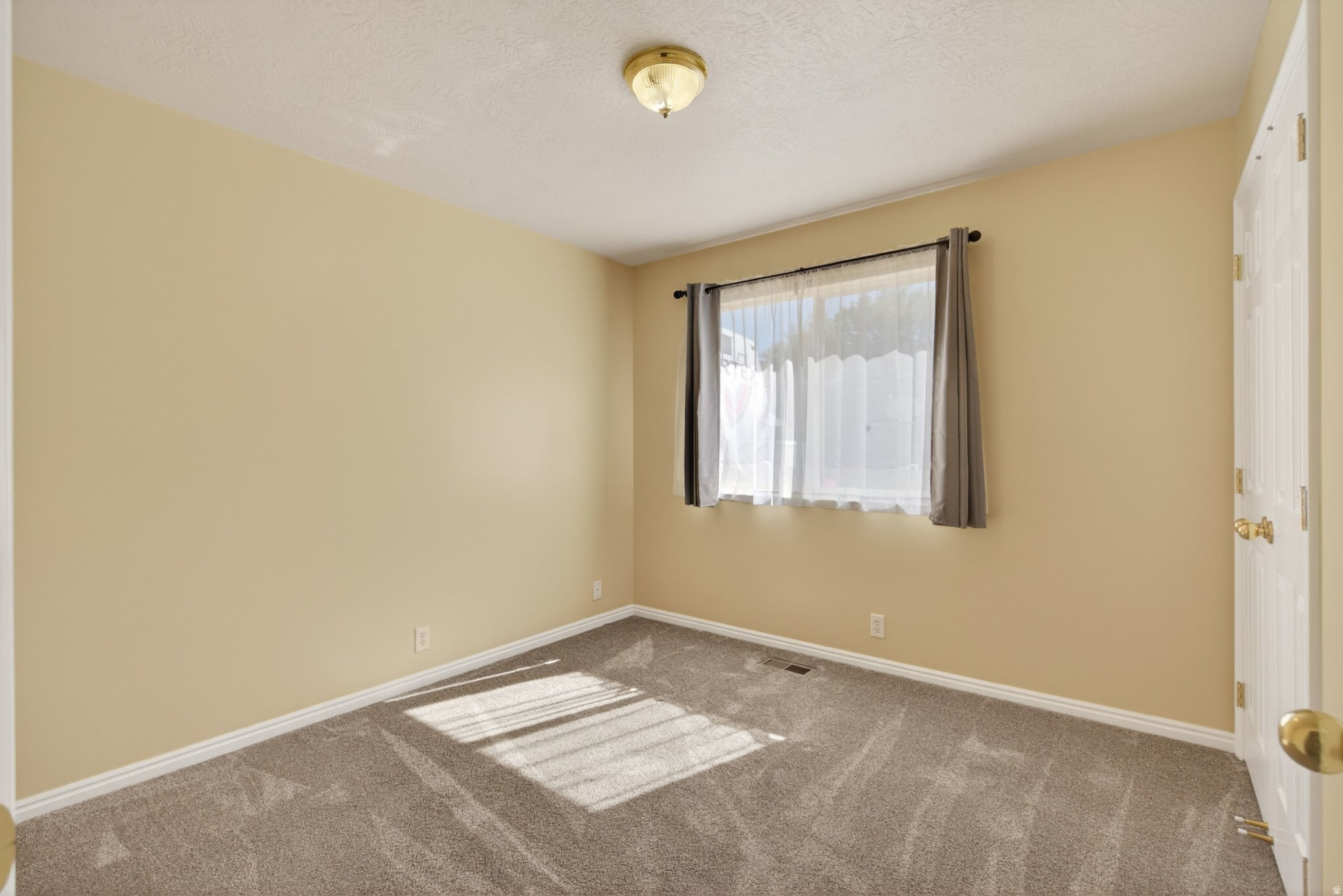 90 W COTTAGE AVE