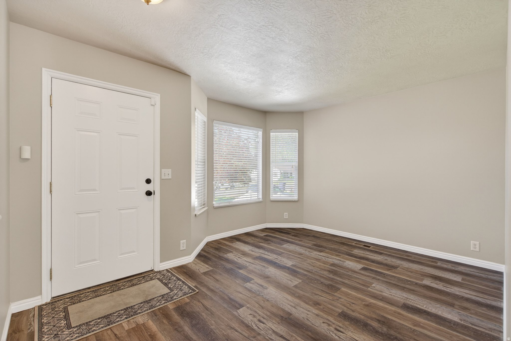 90 W COTTAGE AVE