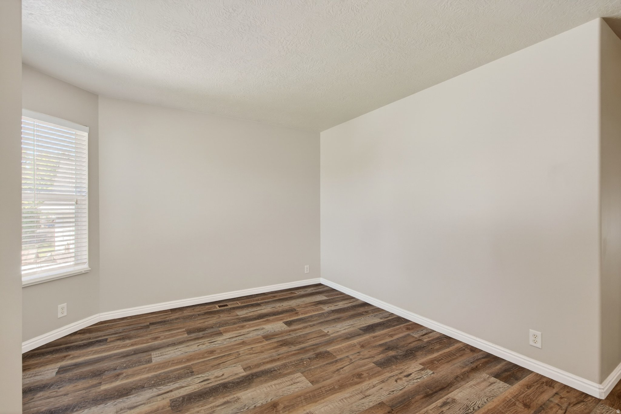 90 W COTTAGE AVE