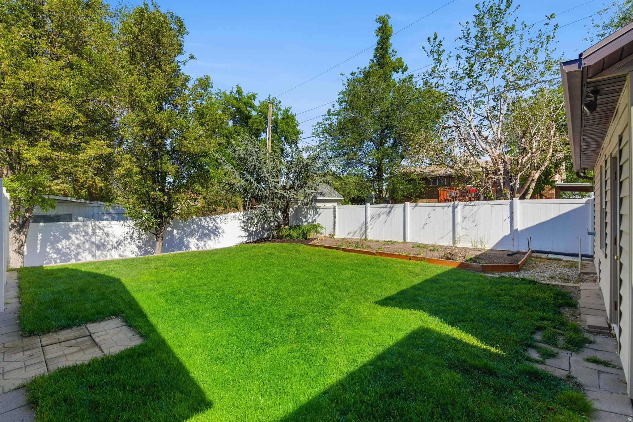 90 W COTTAGE AVE