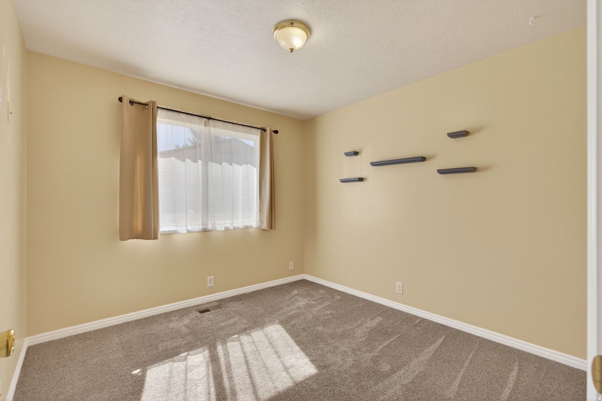 90 W COTTAGE AVE