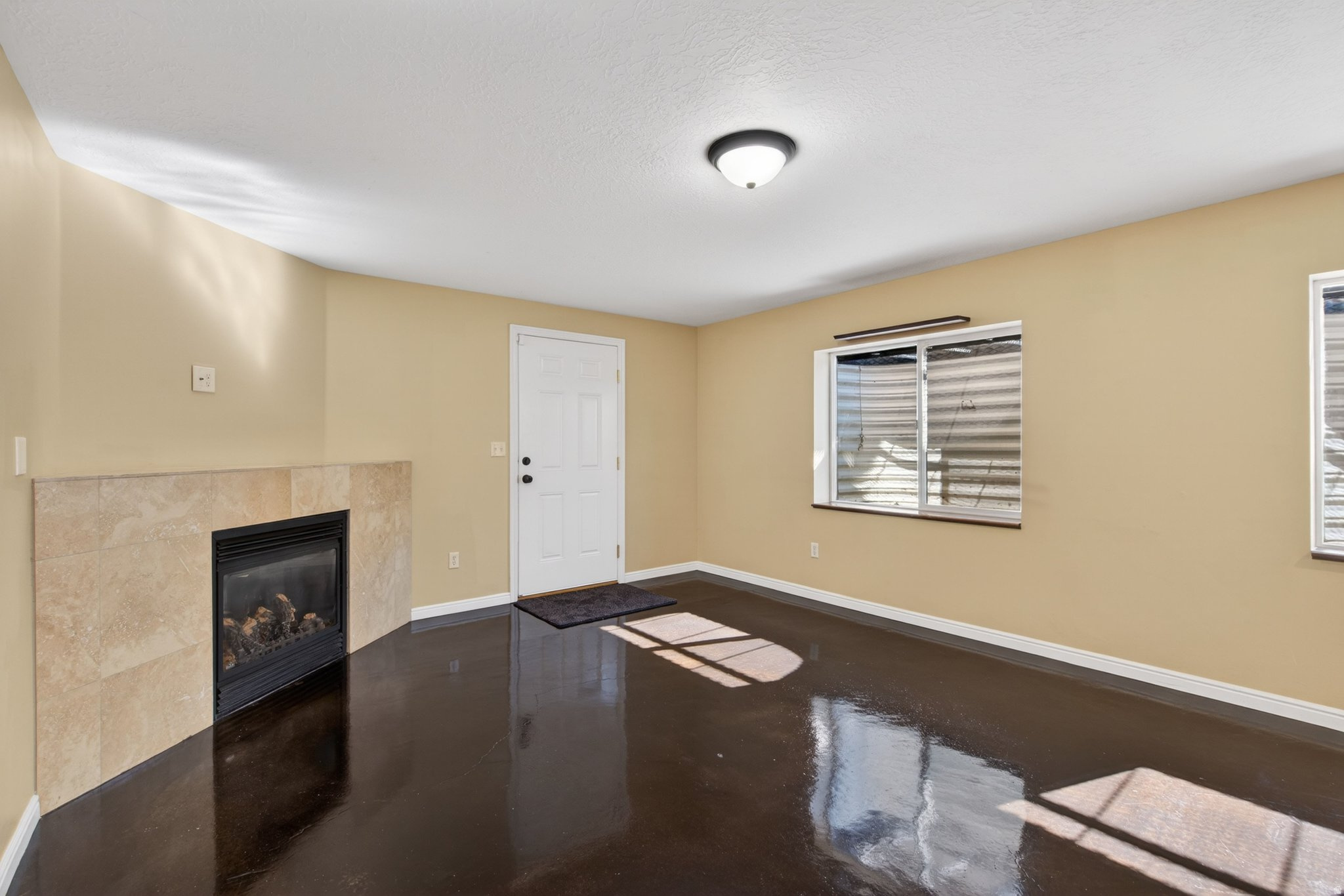 90 W COTTAGE AVE