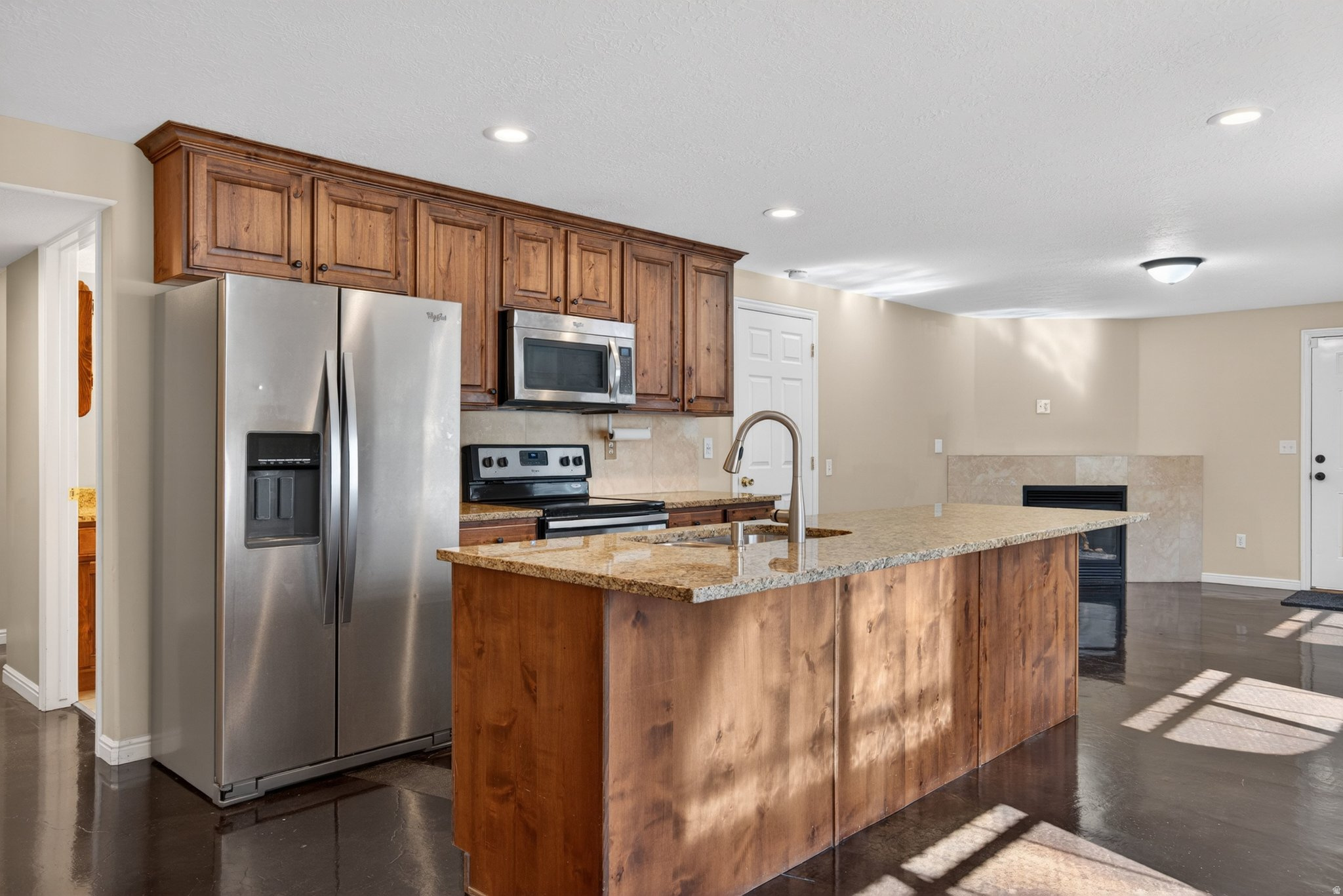 90 W COTTAGE AVE