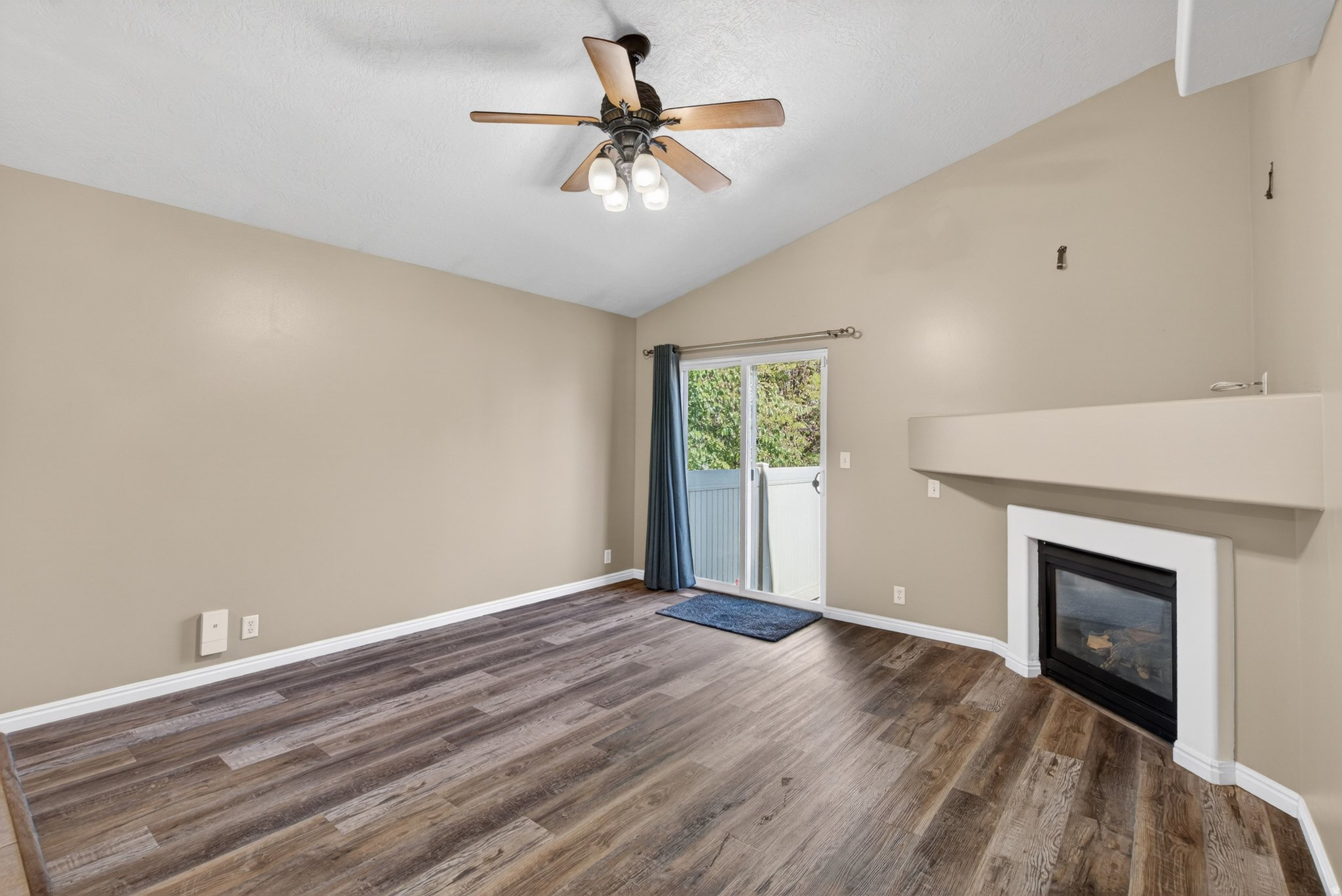 90 W COTTAGE AVE
