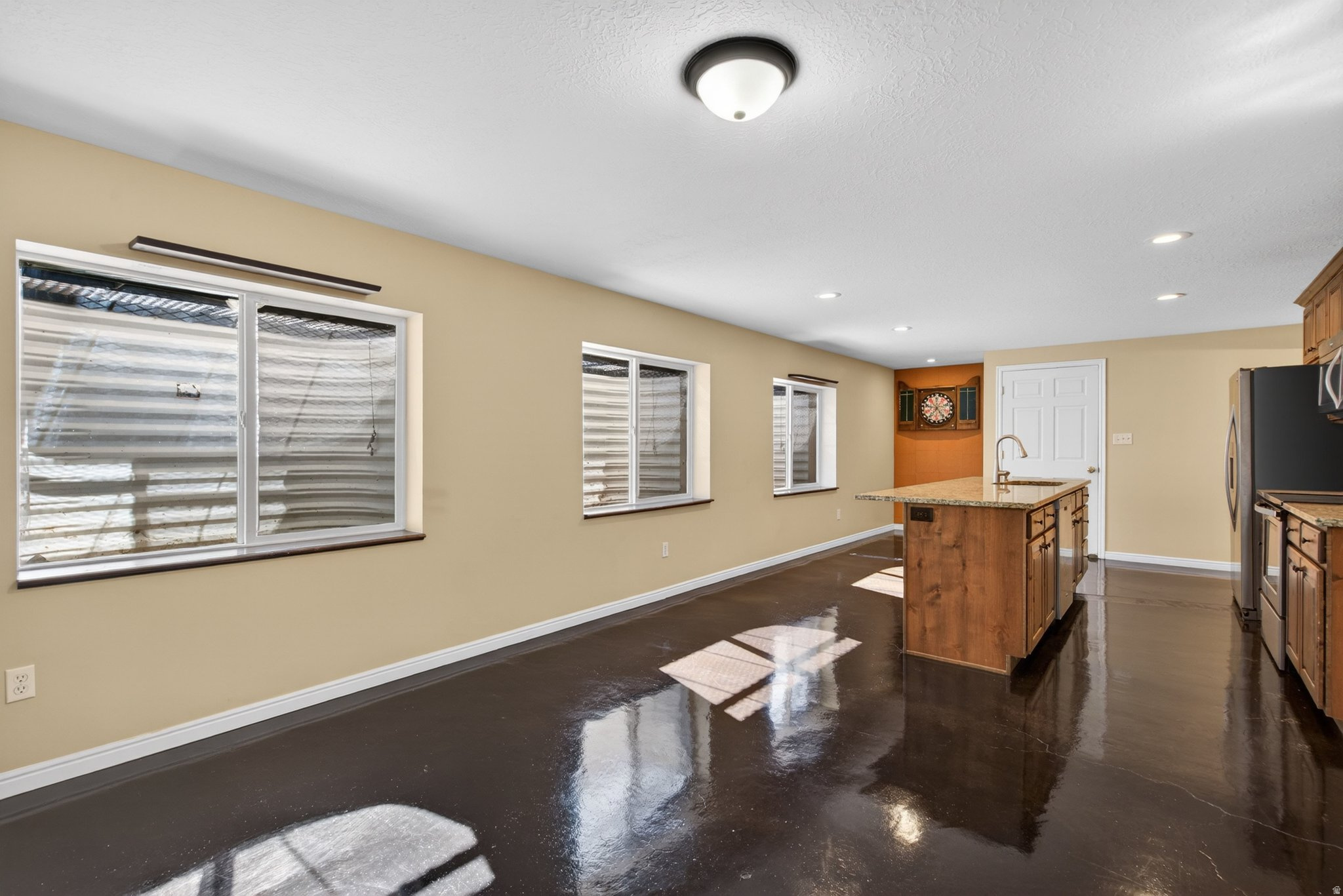 90 W COTTAGE AVE