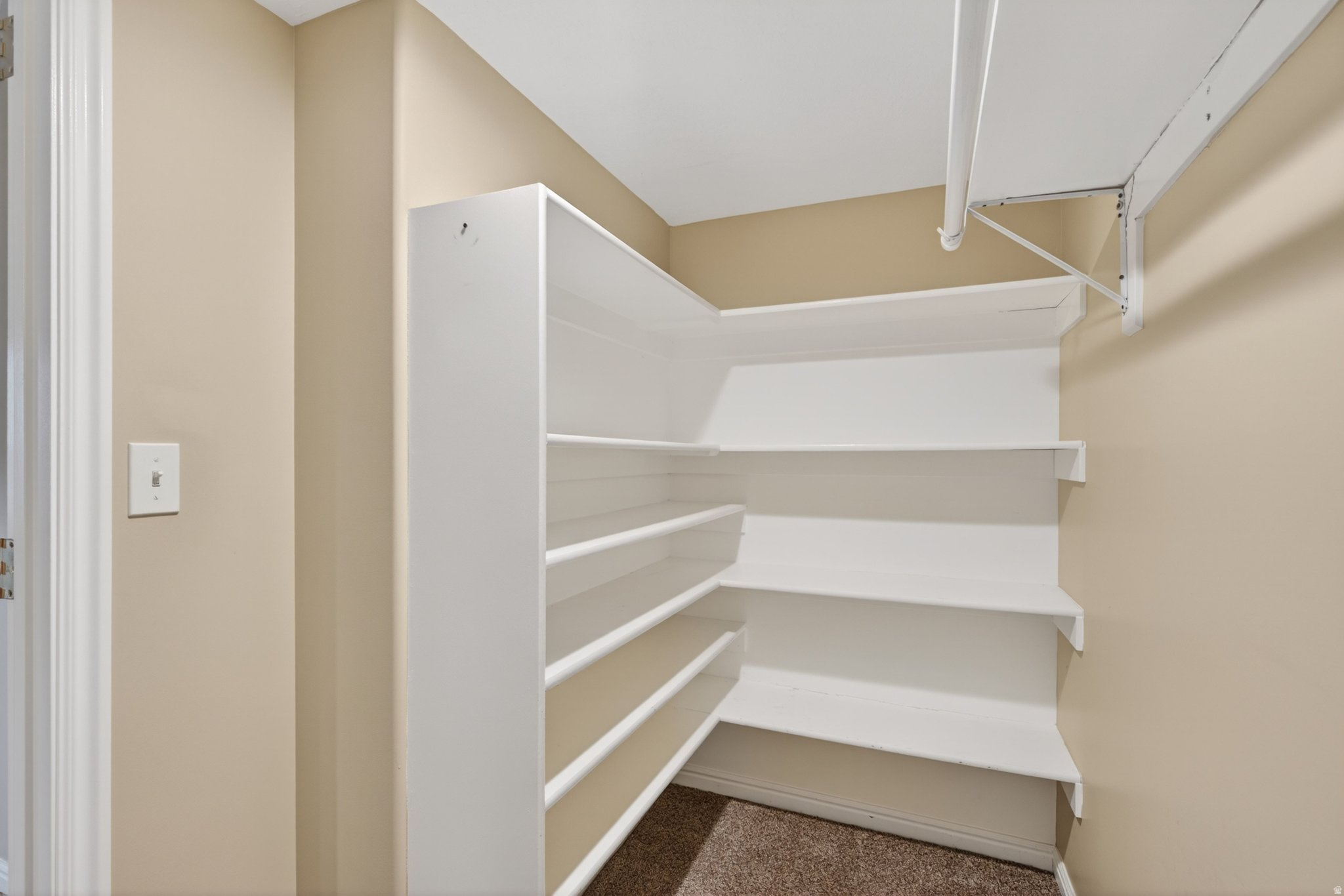 90 W COTTAGE AVE