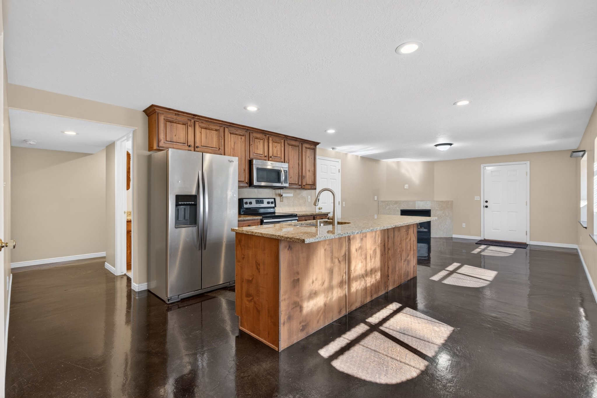90 W COTTAGE AVE