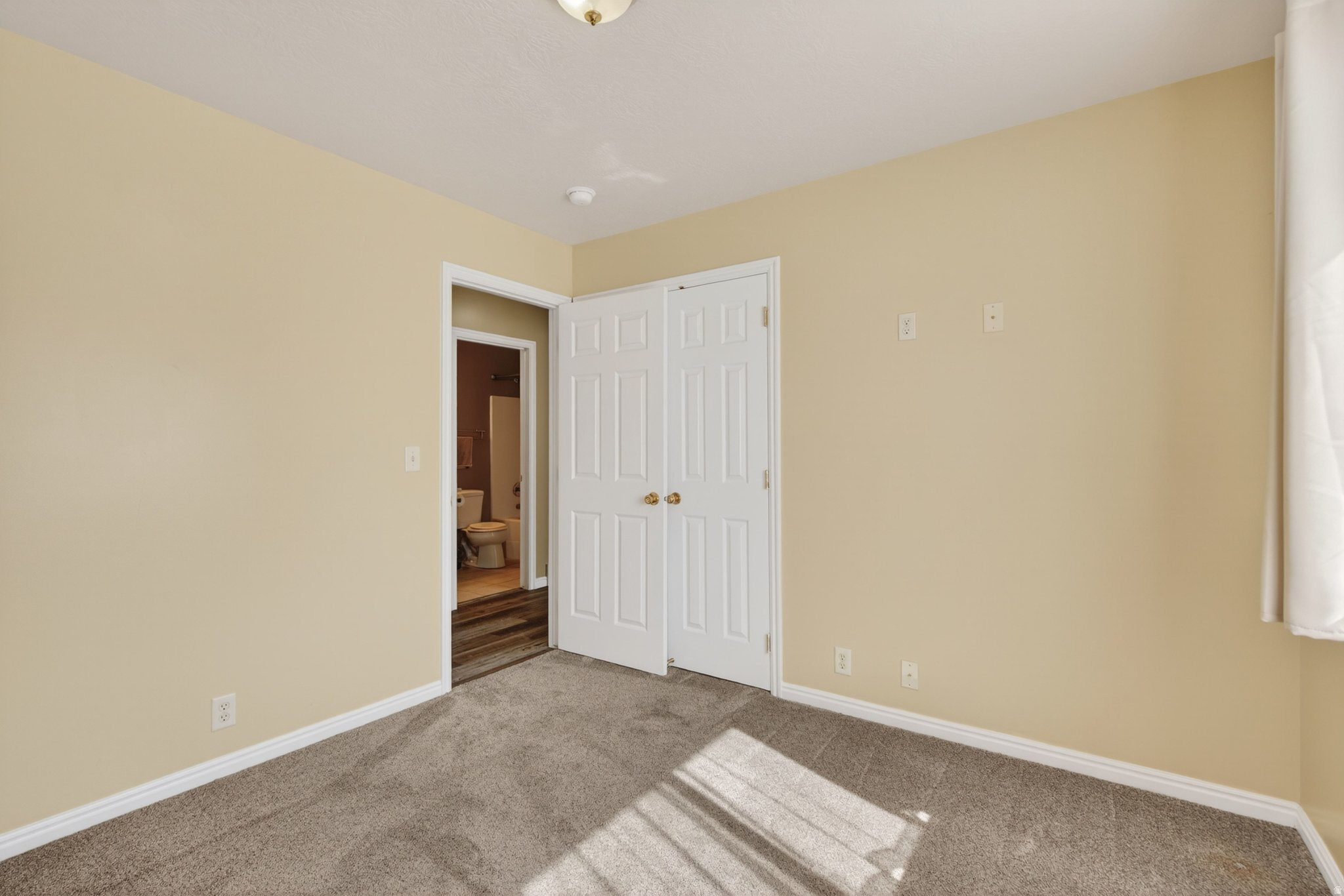 90 W COTTAGE AVE
