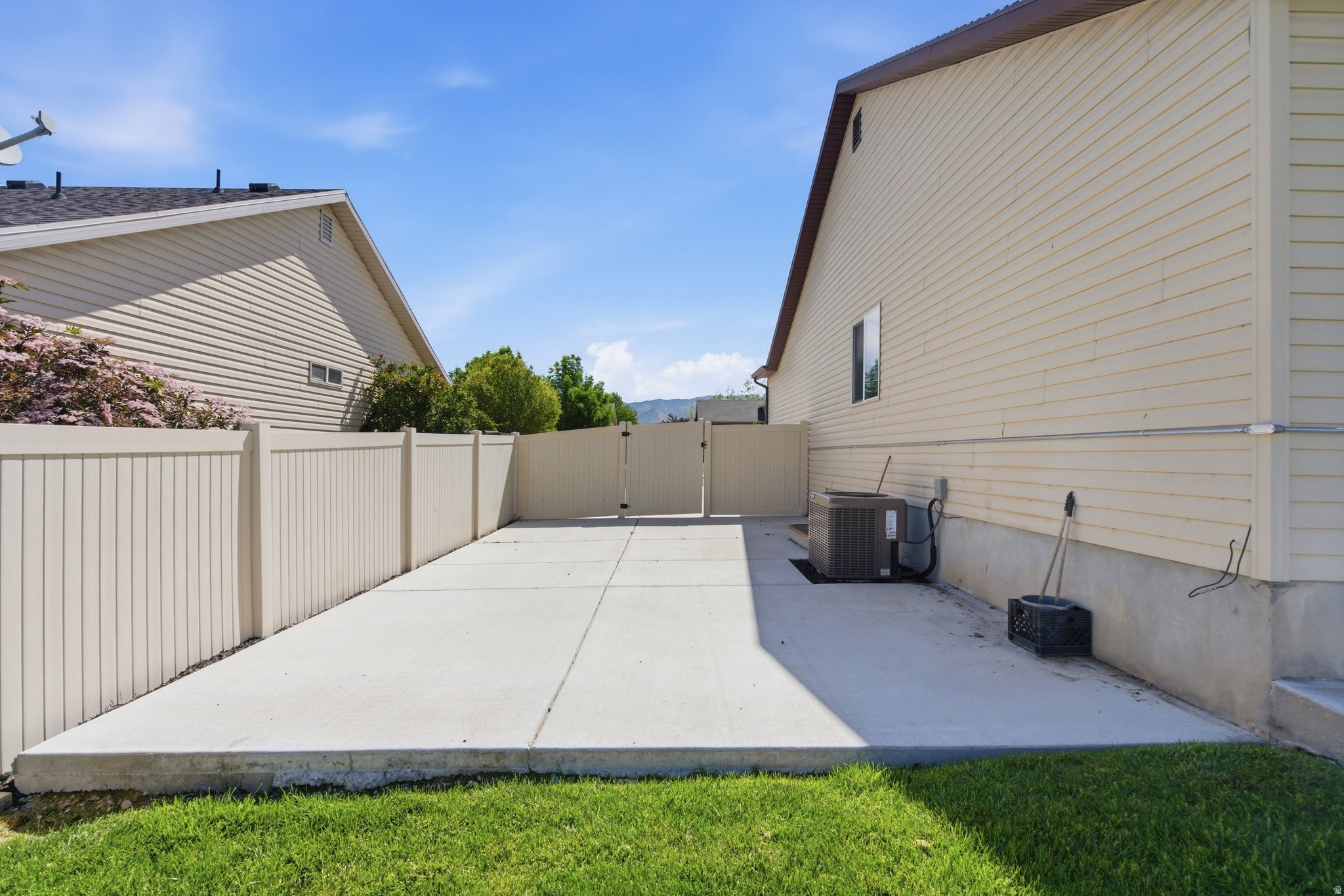 2151 N 130 W