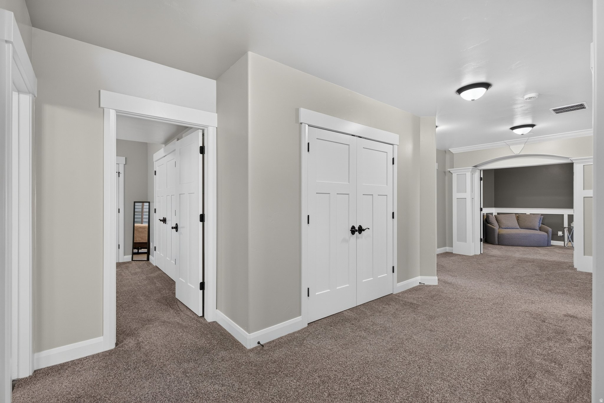 425 E MEADOW LARK LN