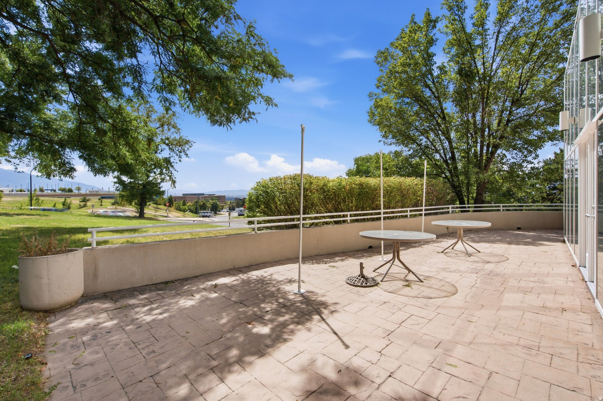 1704 E FORT DOUGLAS CIR