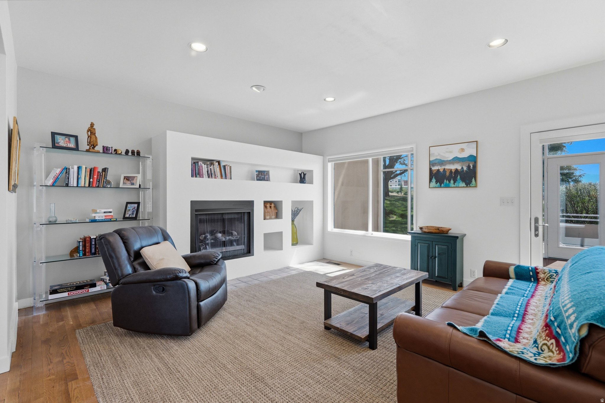 1704 E FORT DOUGLAS CIR