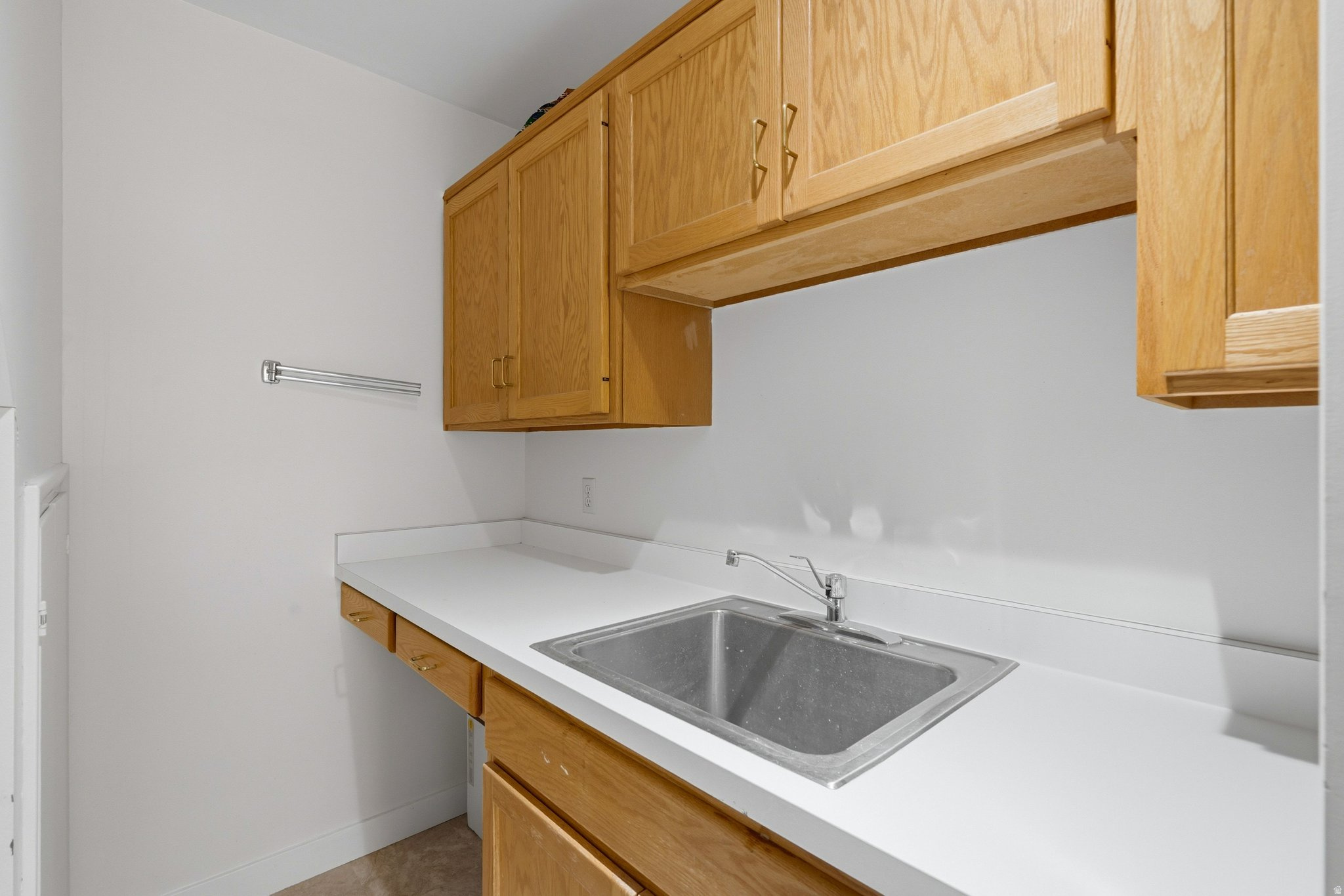 1704 E FORT DOUGLAS CIR