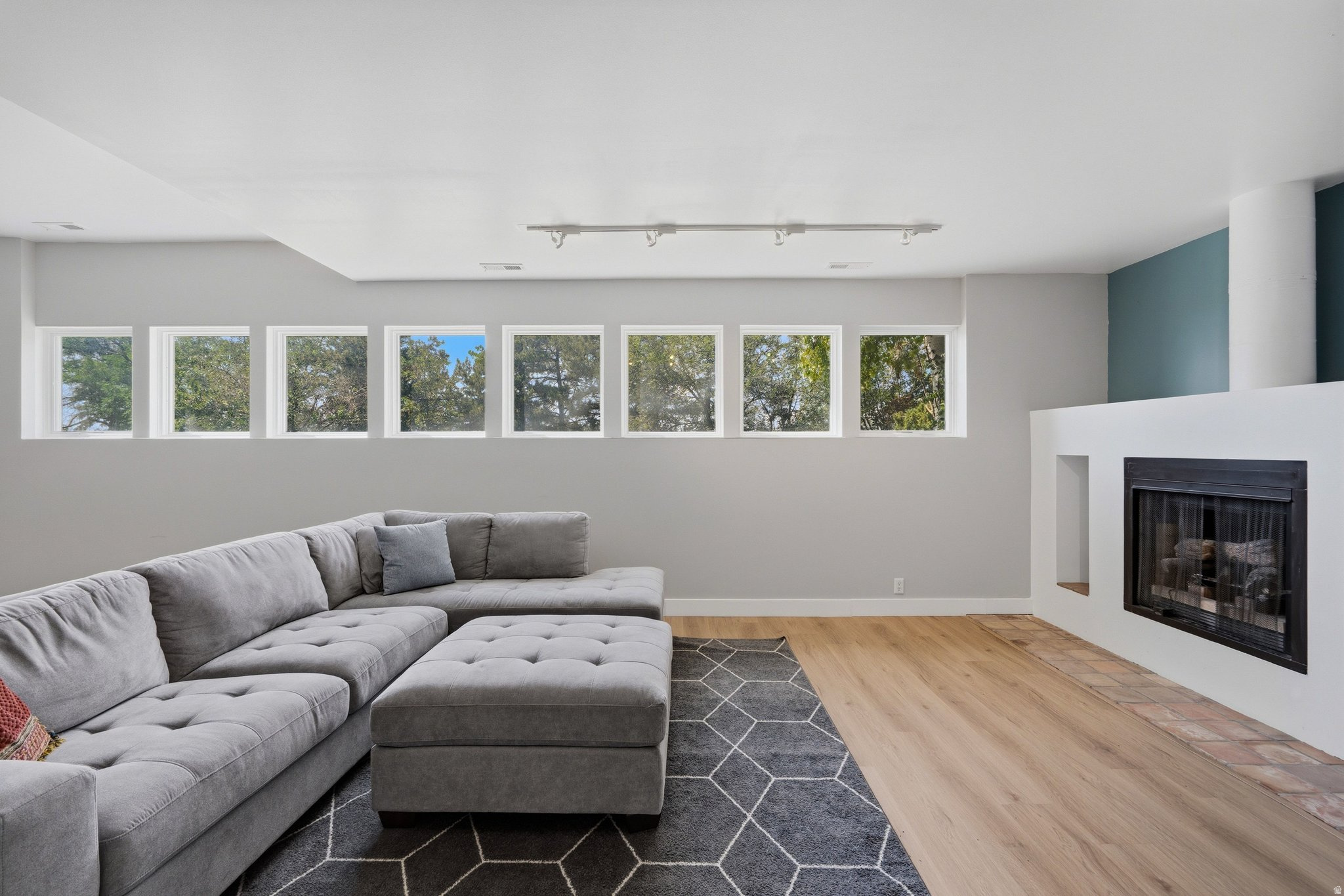 1704 E FORT DOUGLAS CIR