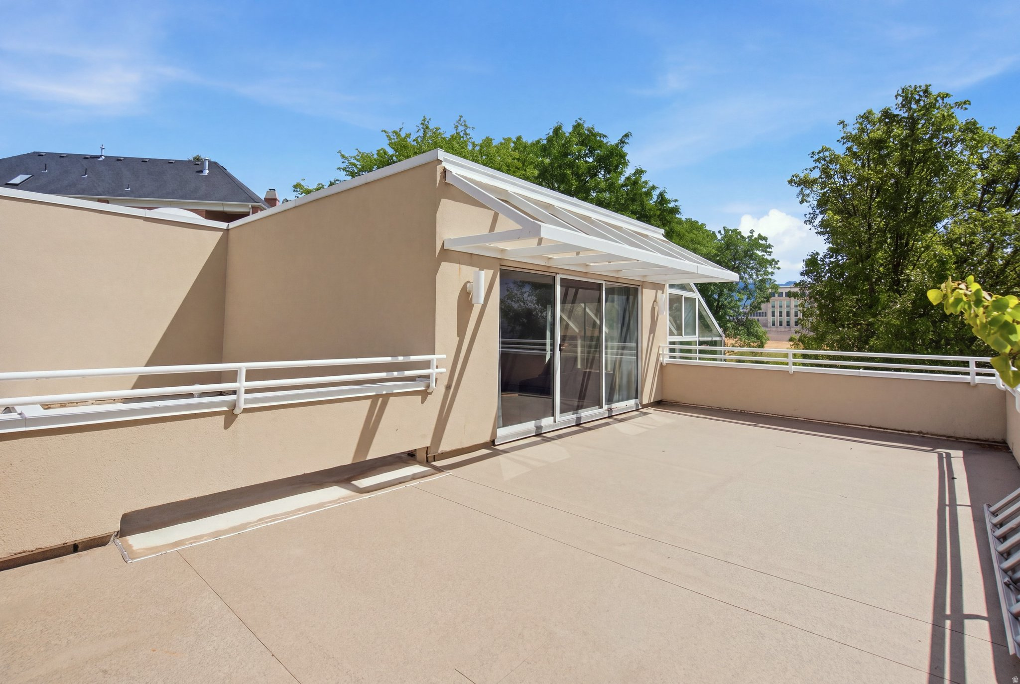 1704 E FORT DOUGLAS CIR