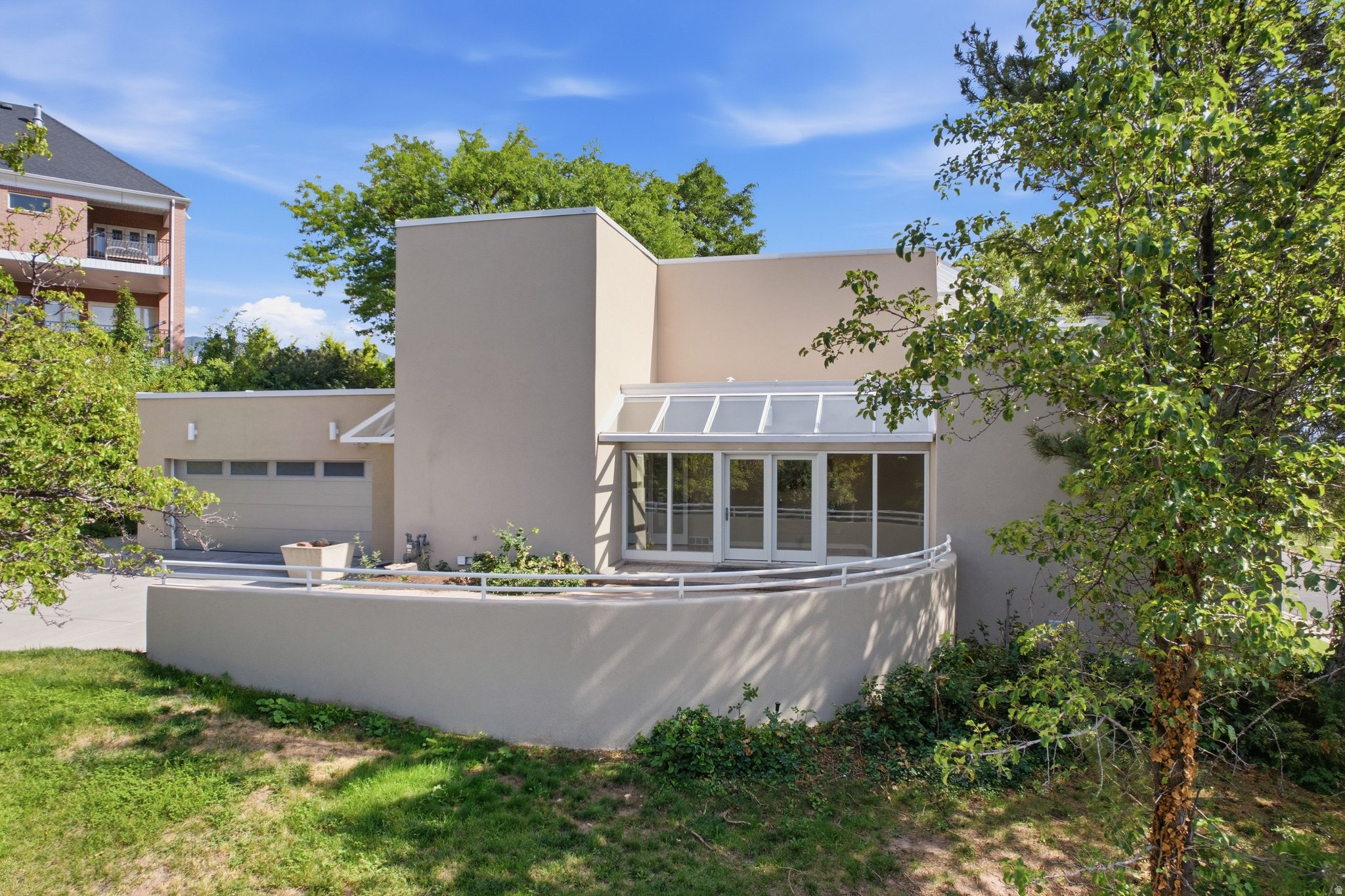 1704 E FORT DOUGLAS CIR