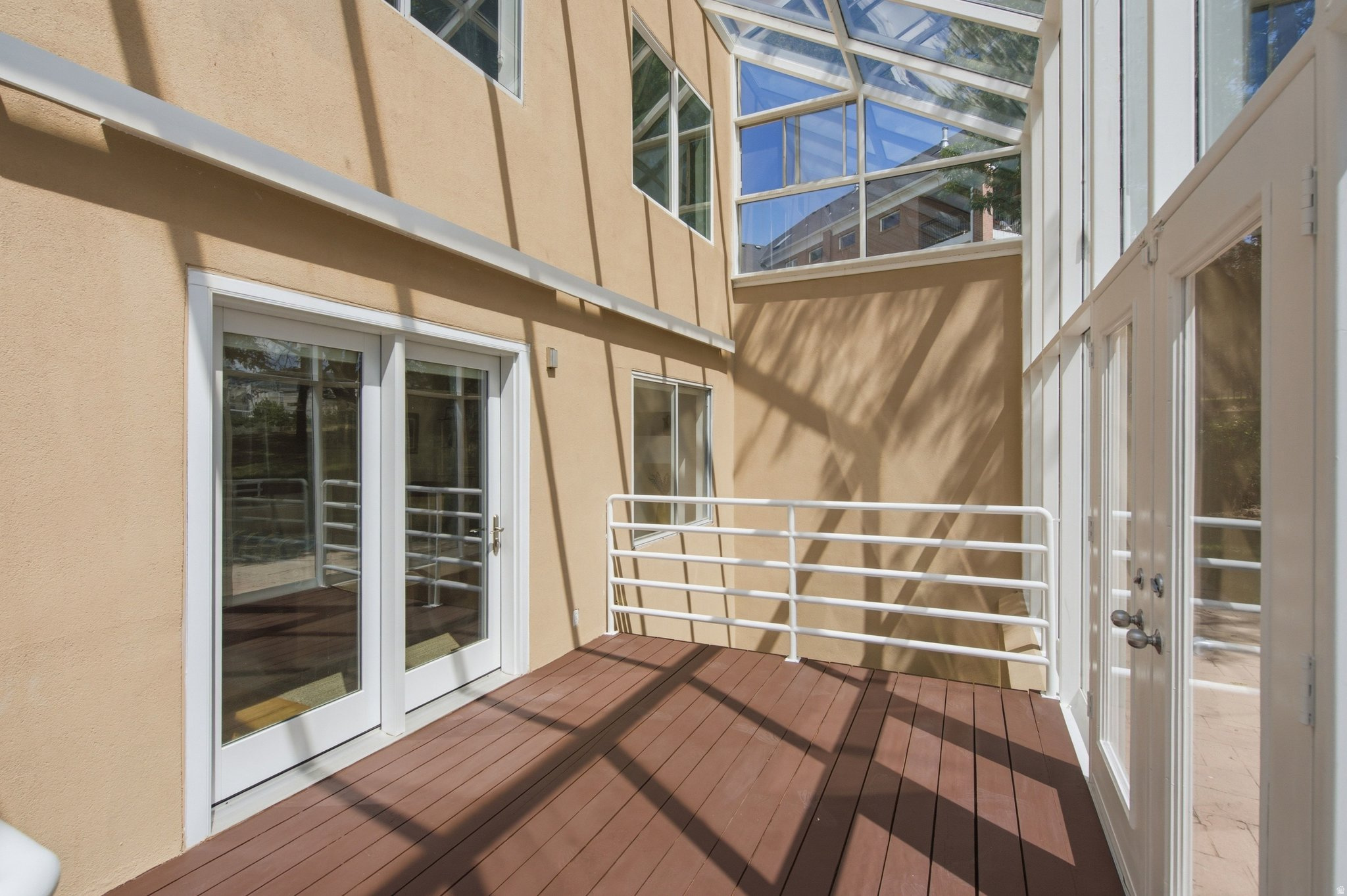 1704 E FORT DOUGLAS CIR