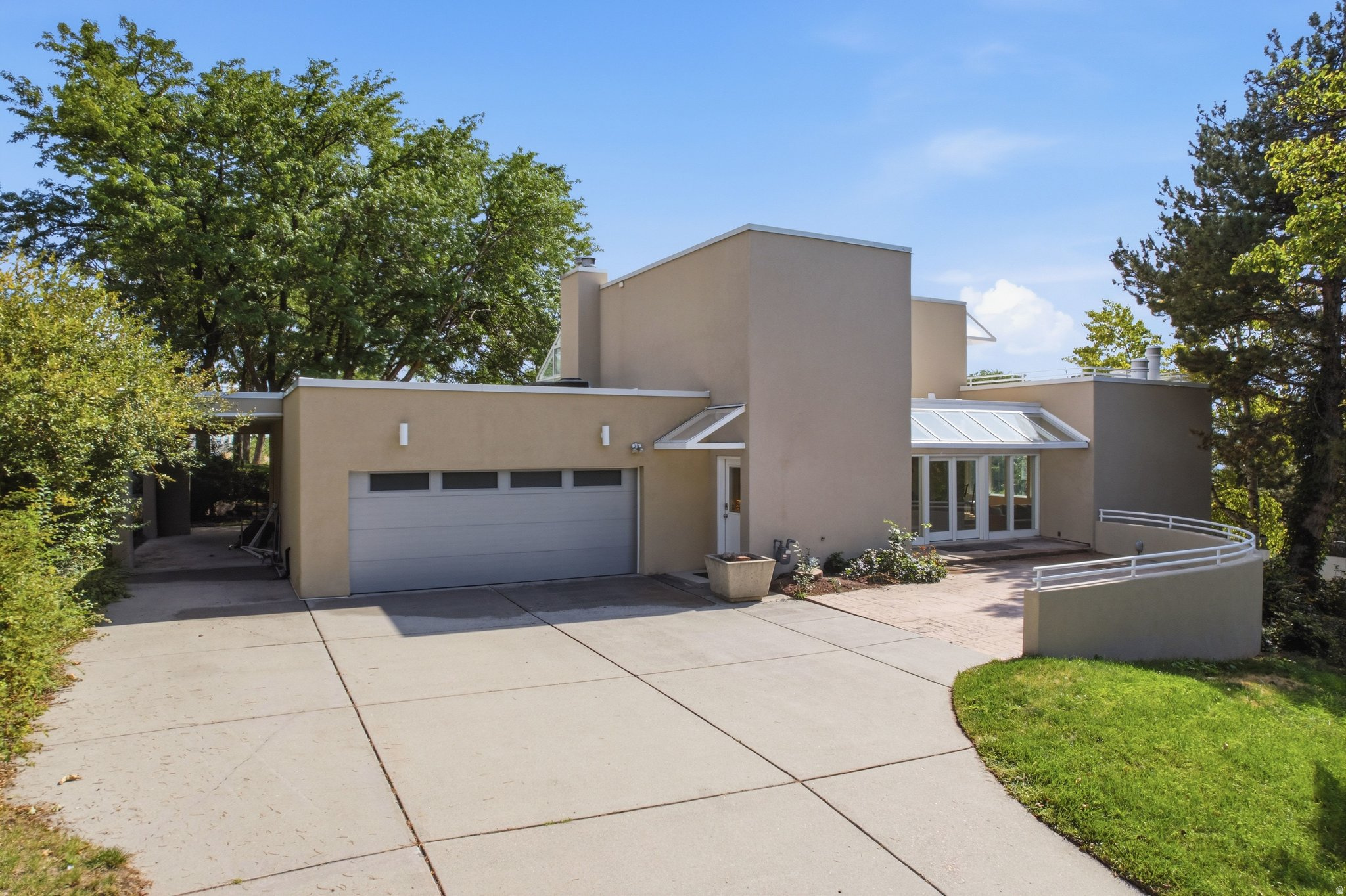 1704 E FORT DOUGLAS CIR