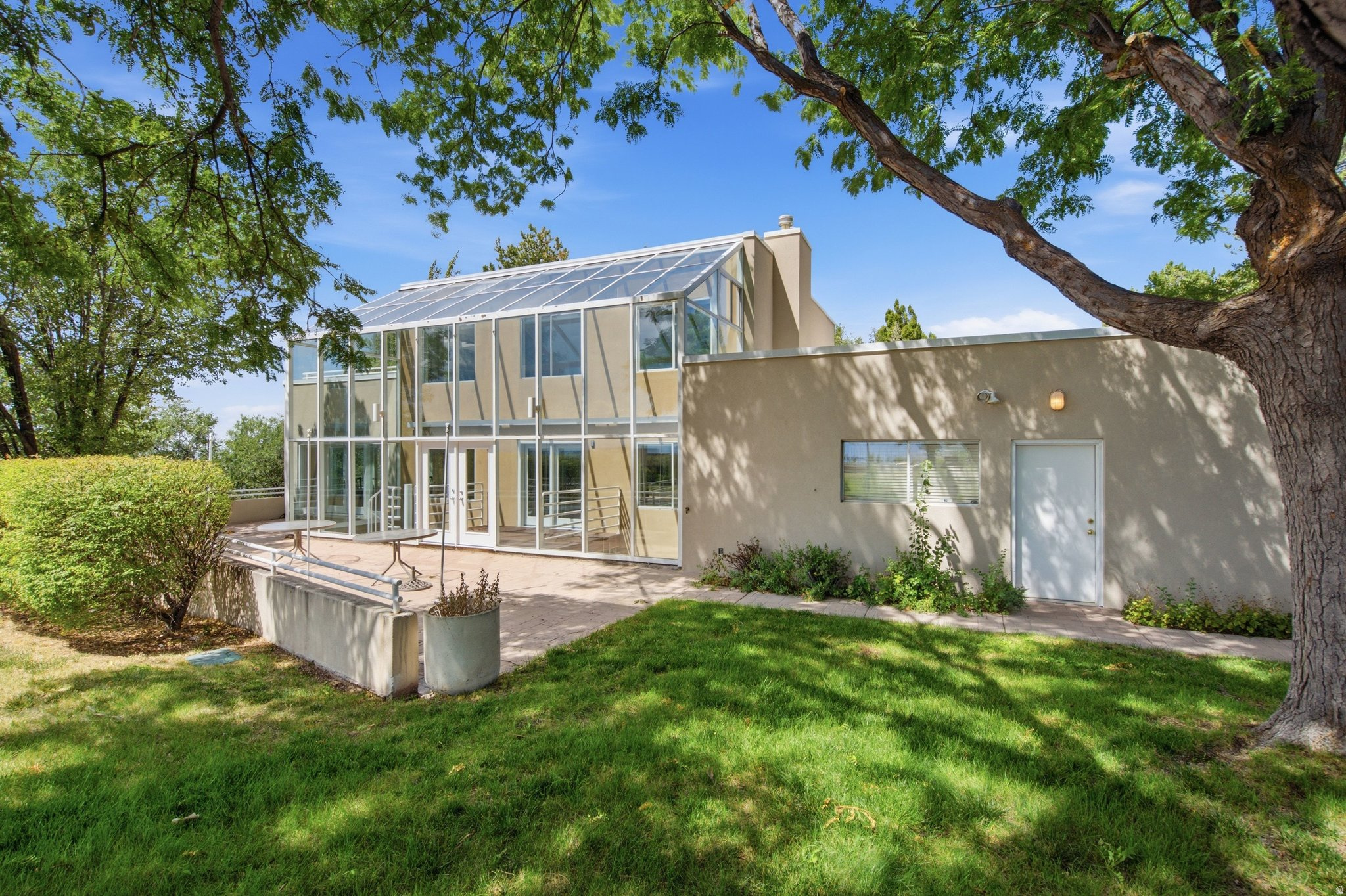 1704 E FORT DOUGLAS CIR