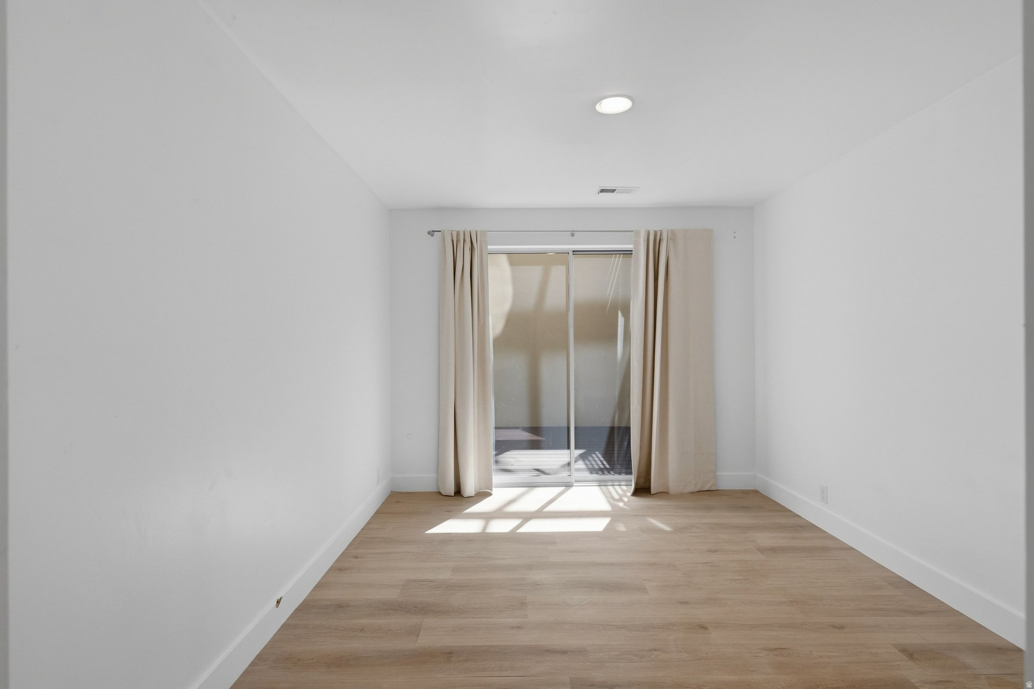 1704 E FORT DOUGLAS CIR