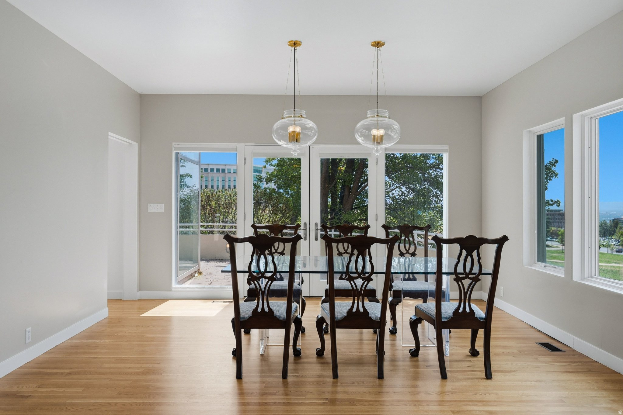 1704 E FORT DOUGLAS CIR