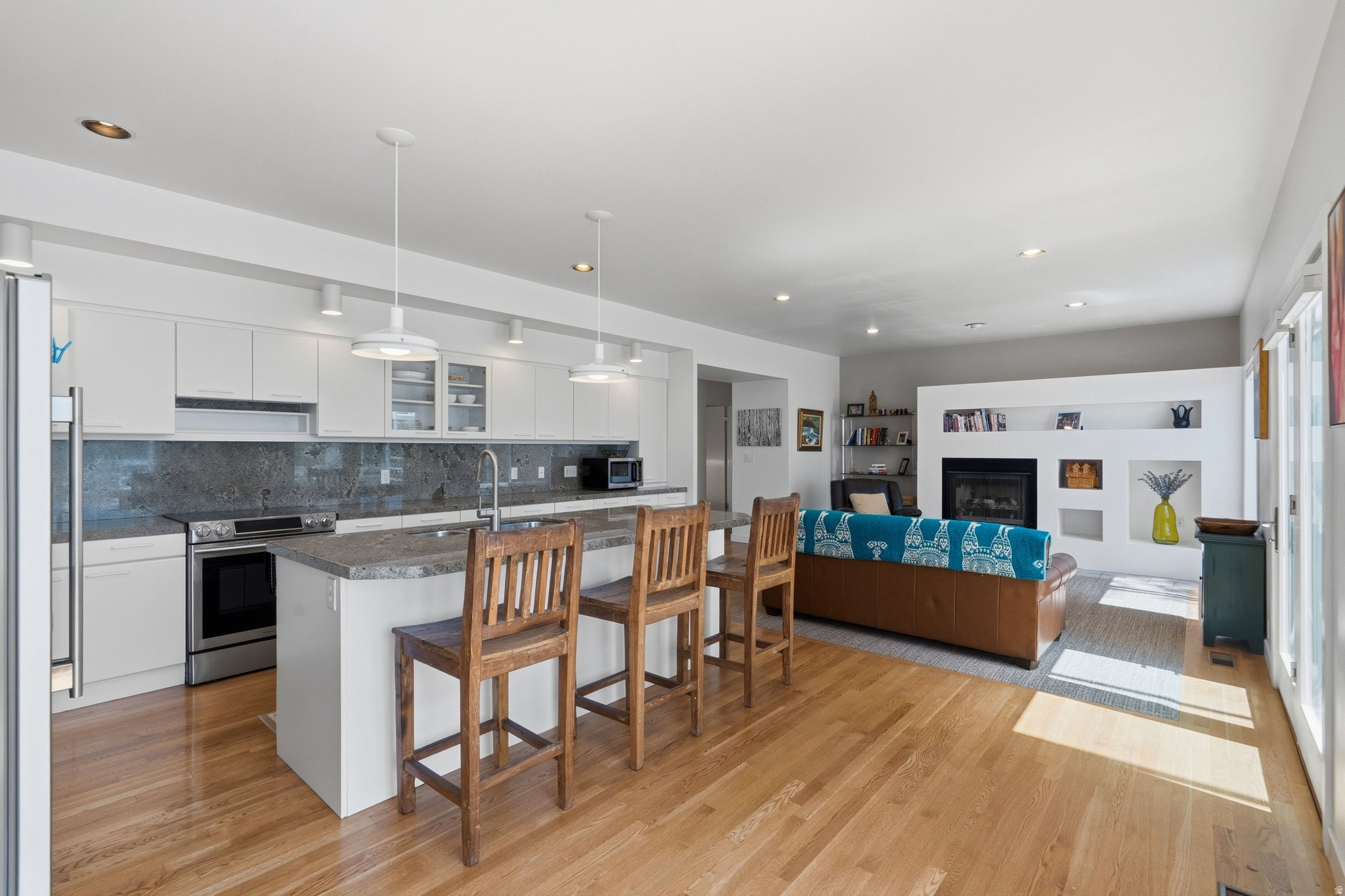 1704 E FORT DOUGLAS CIR