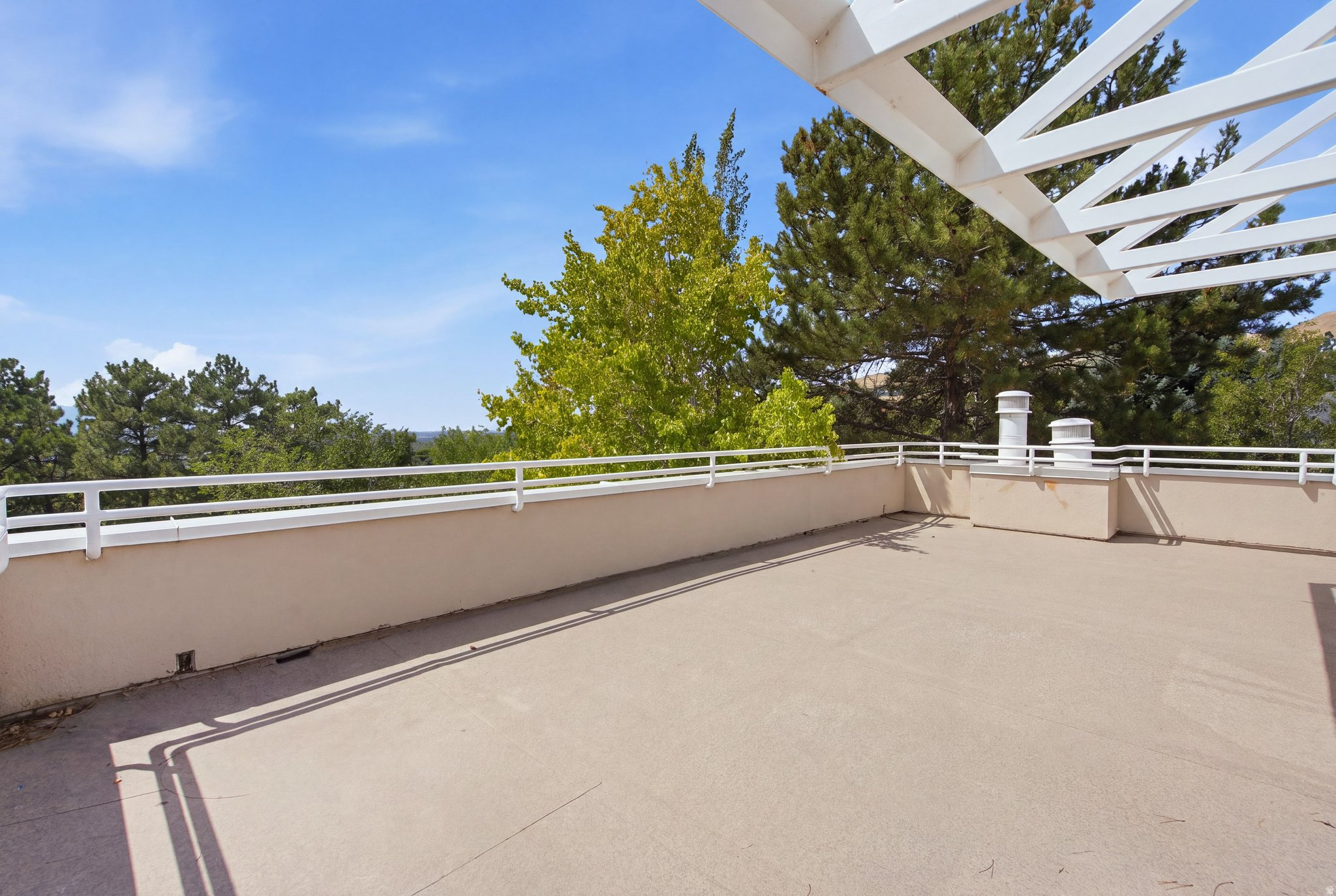 1704 E FORT DOUGLAS CIR