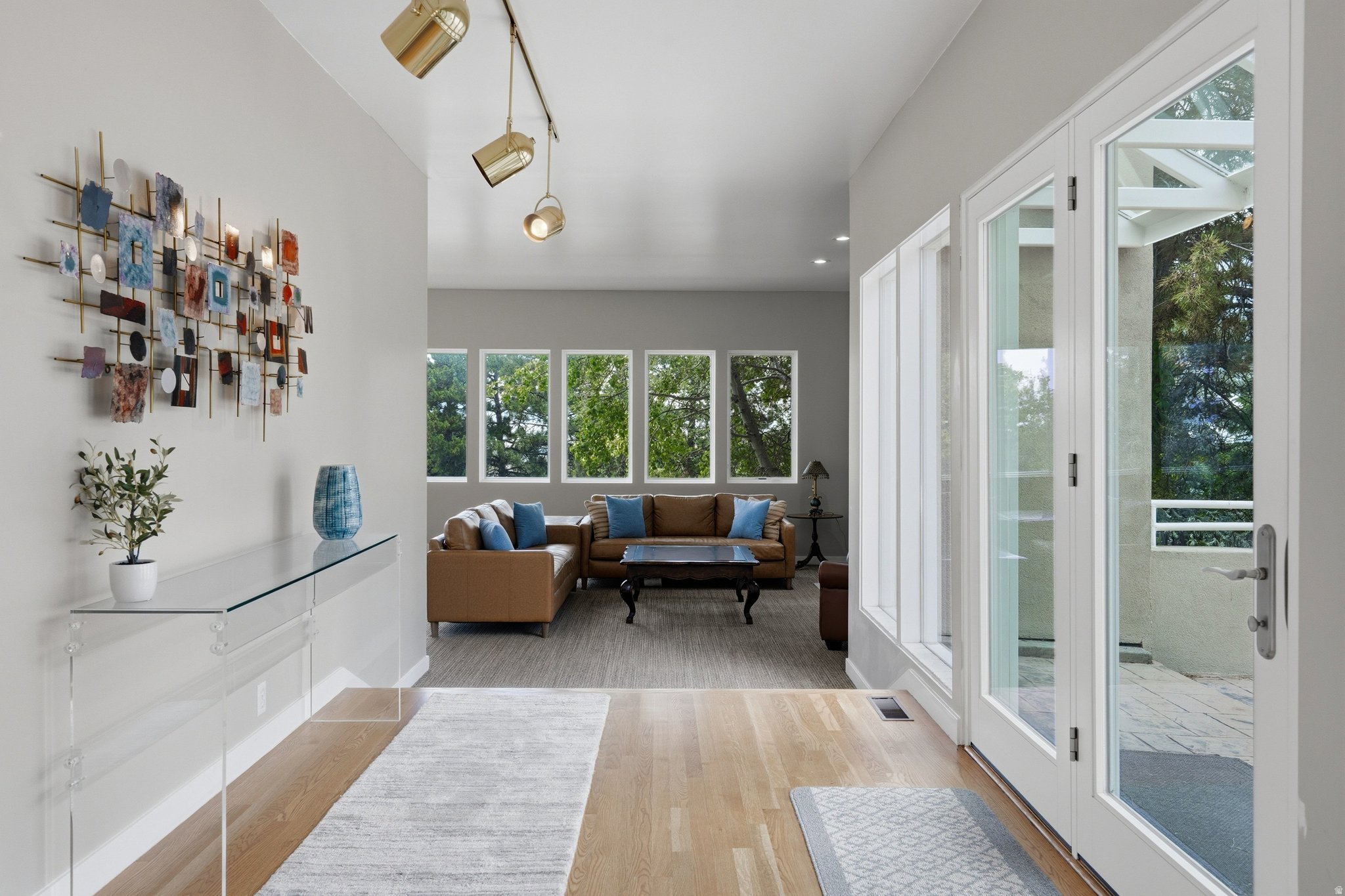 1704 E FORT DOUGLAS CIR