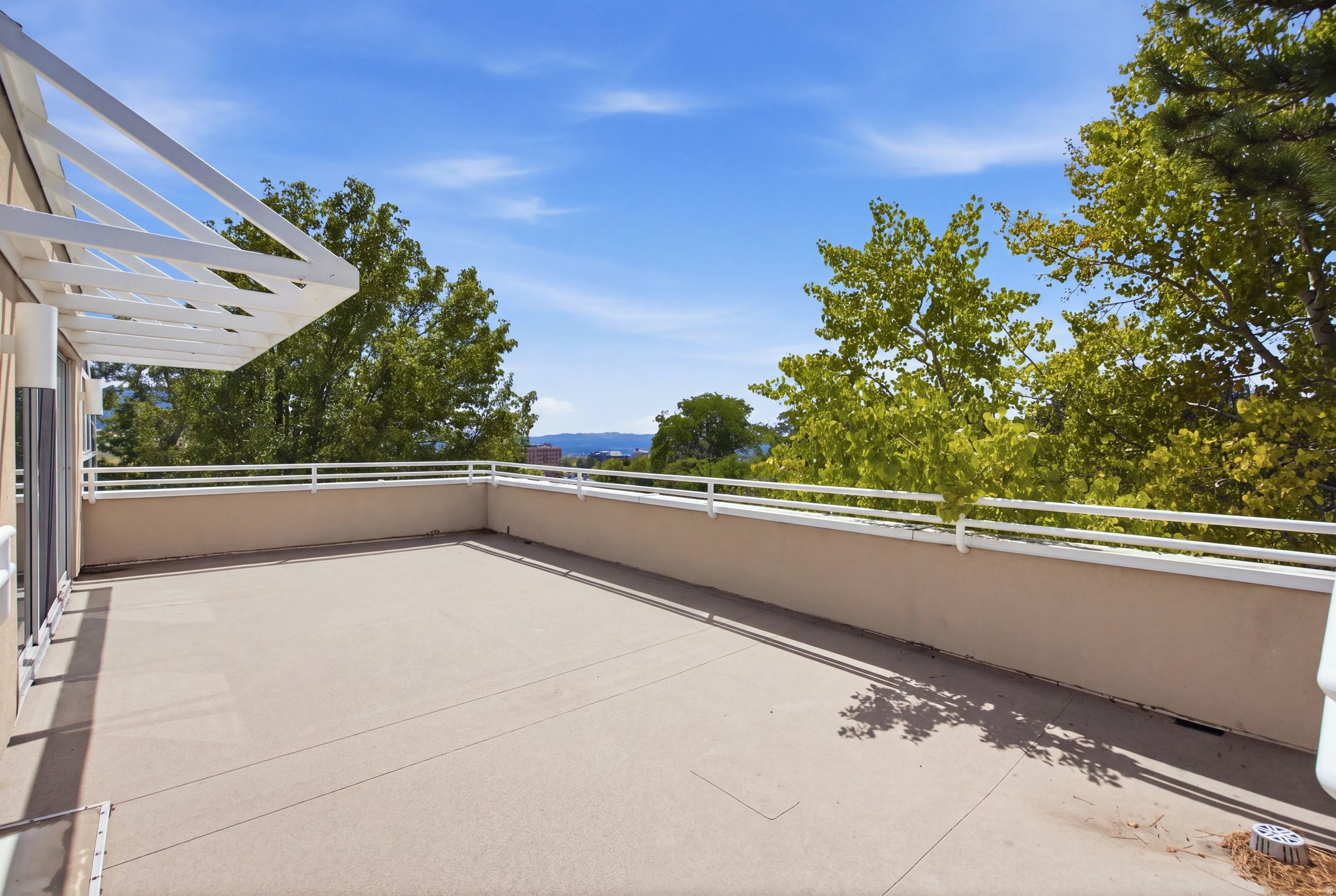 1704 E FORT DOUGLAS CIR