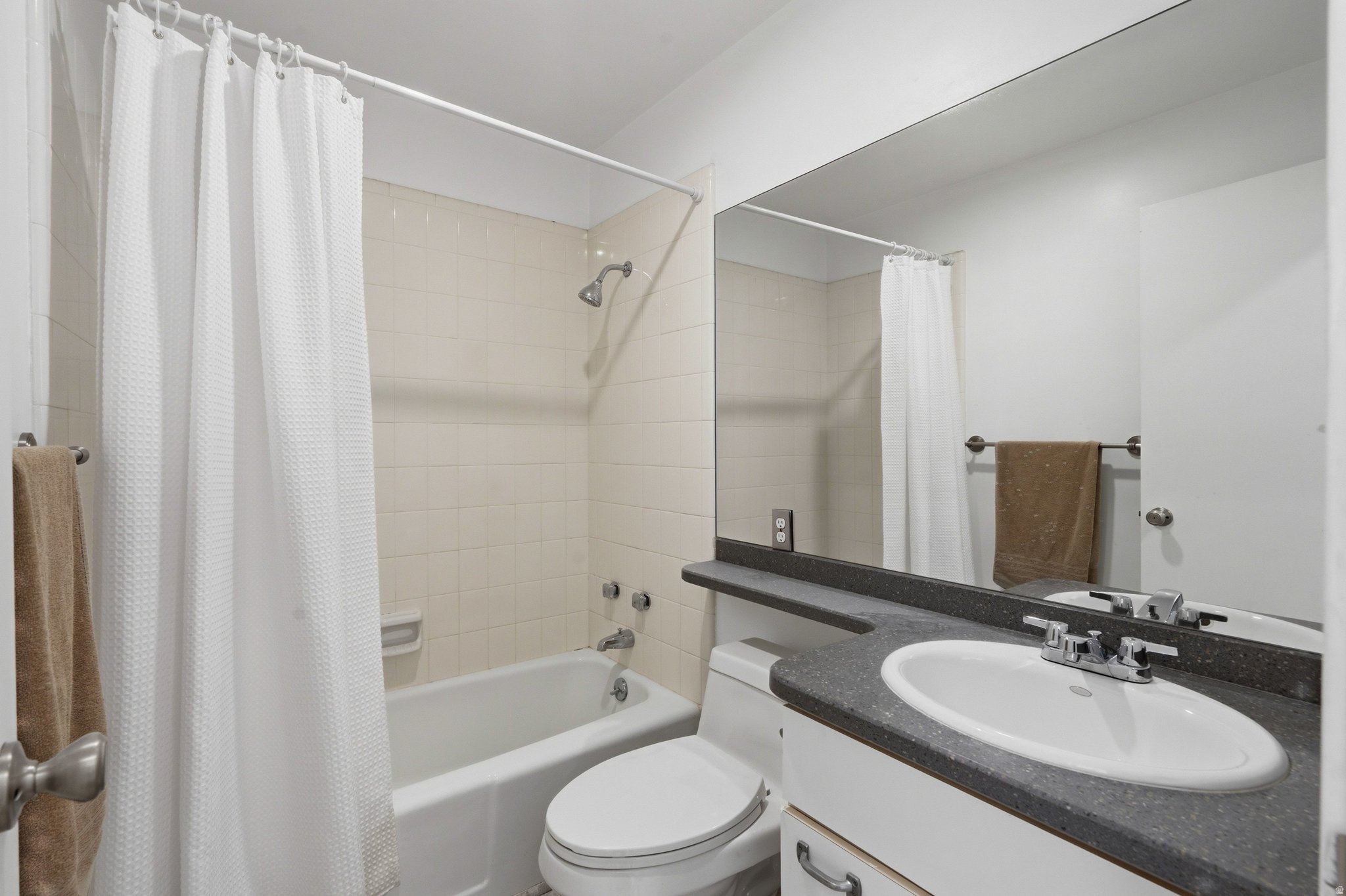 1704 E FORT DOUGLAS CIR