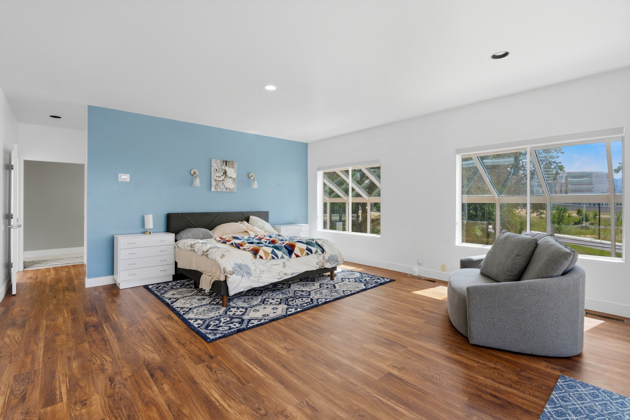 1704 E FORT DOUGLAS CIR