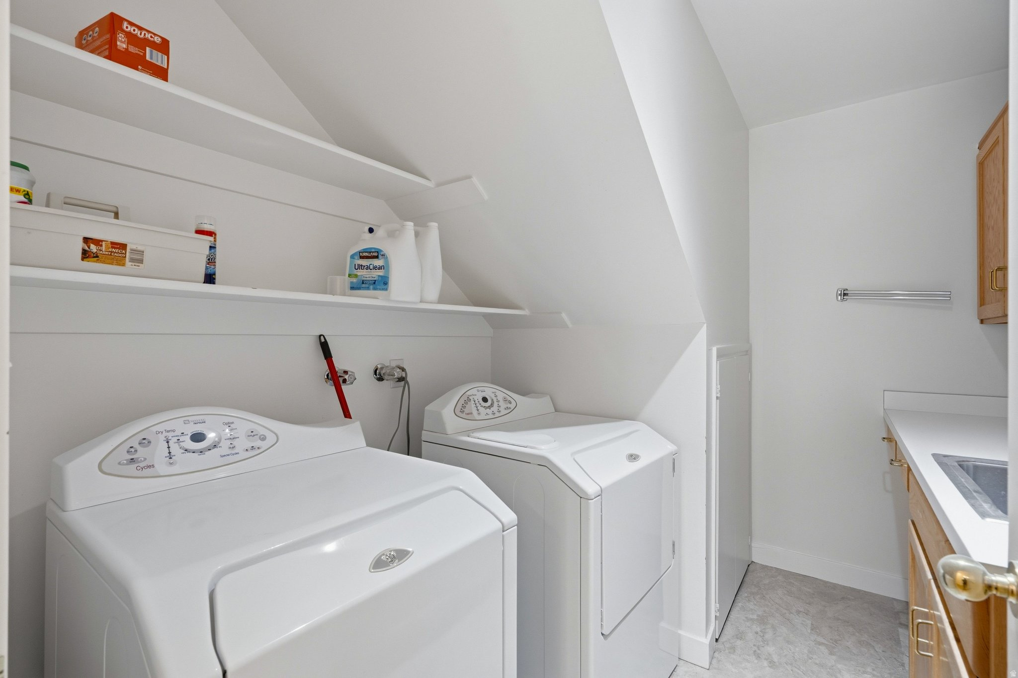 1704 E FORT DOUGLAS CIR