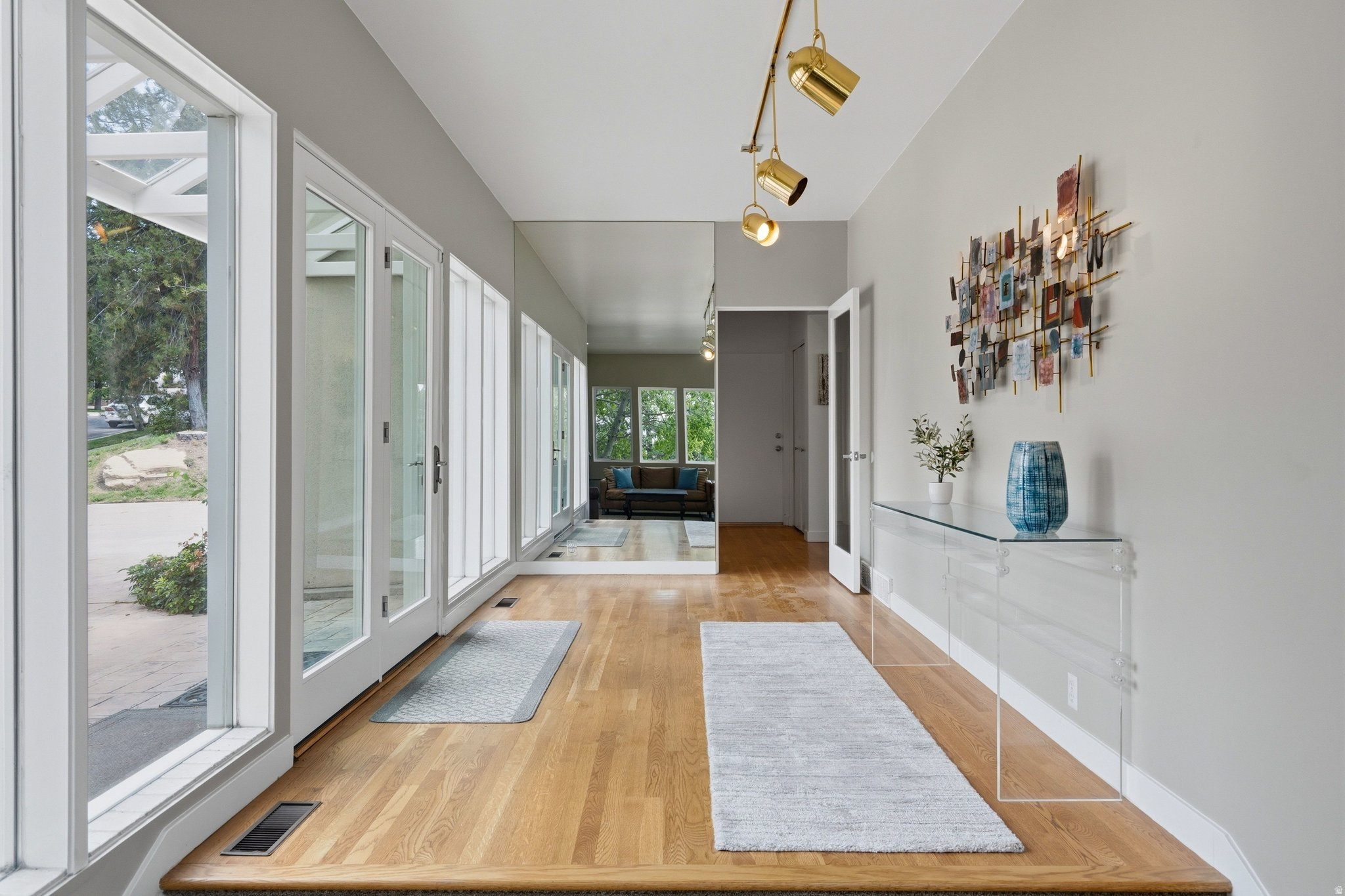 1704 E FORT DOUGLAS CIR