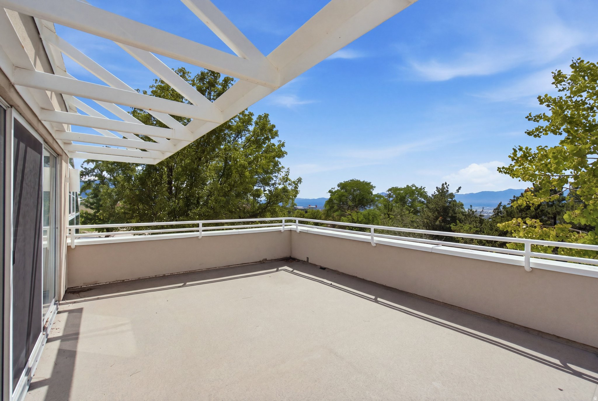 1704 E FORT DOUGLAS CIR